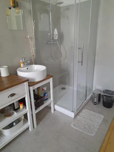 Bright & Cosy Room with Own Shower and Kitchenette