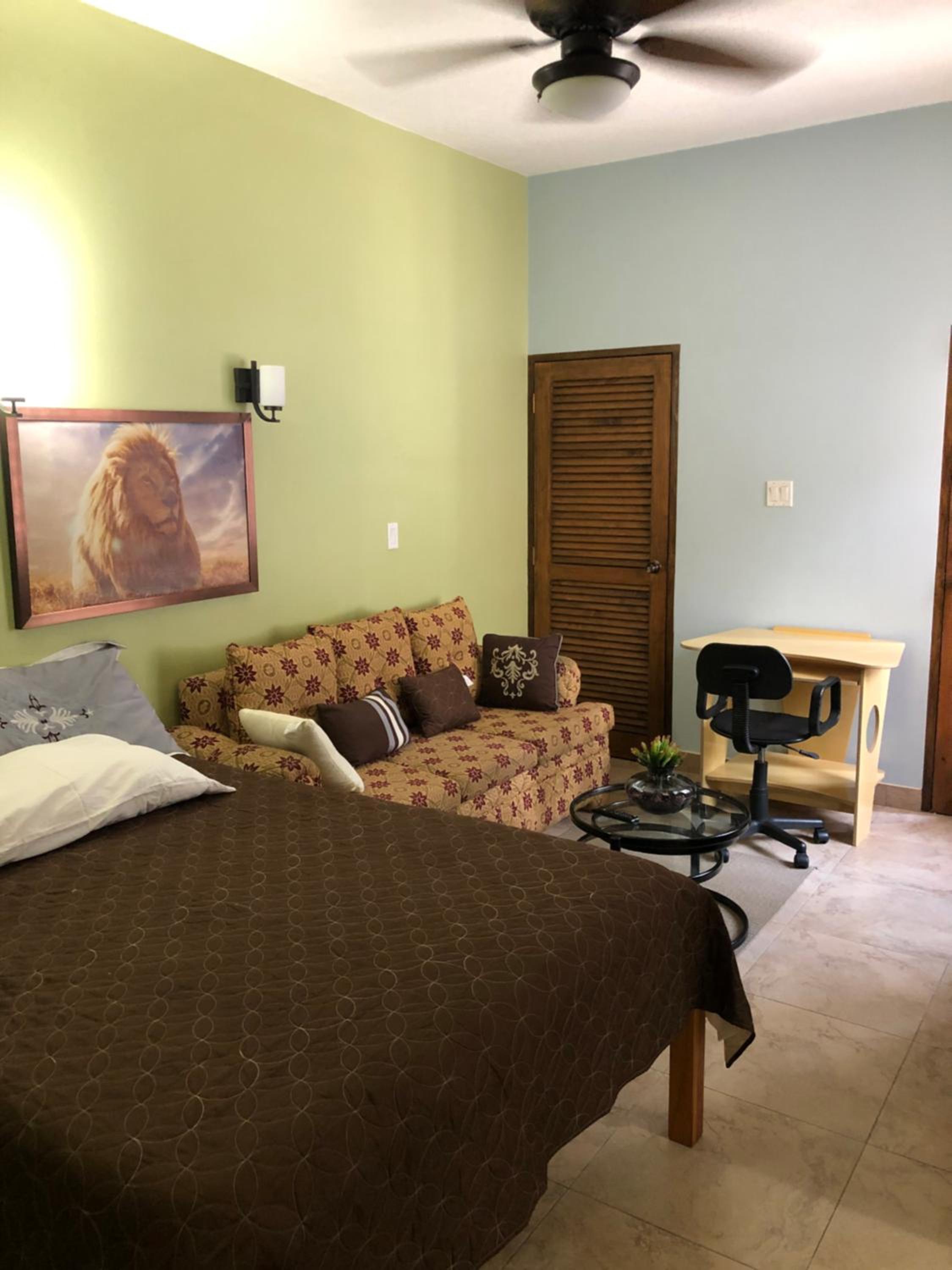 Le Quad - One Bedroom & Studio Apt - Private, Spacious & Secured