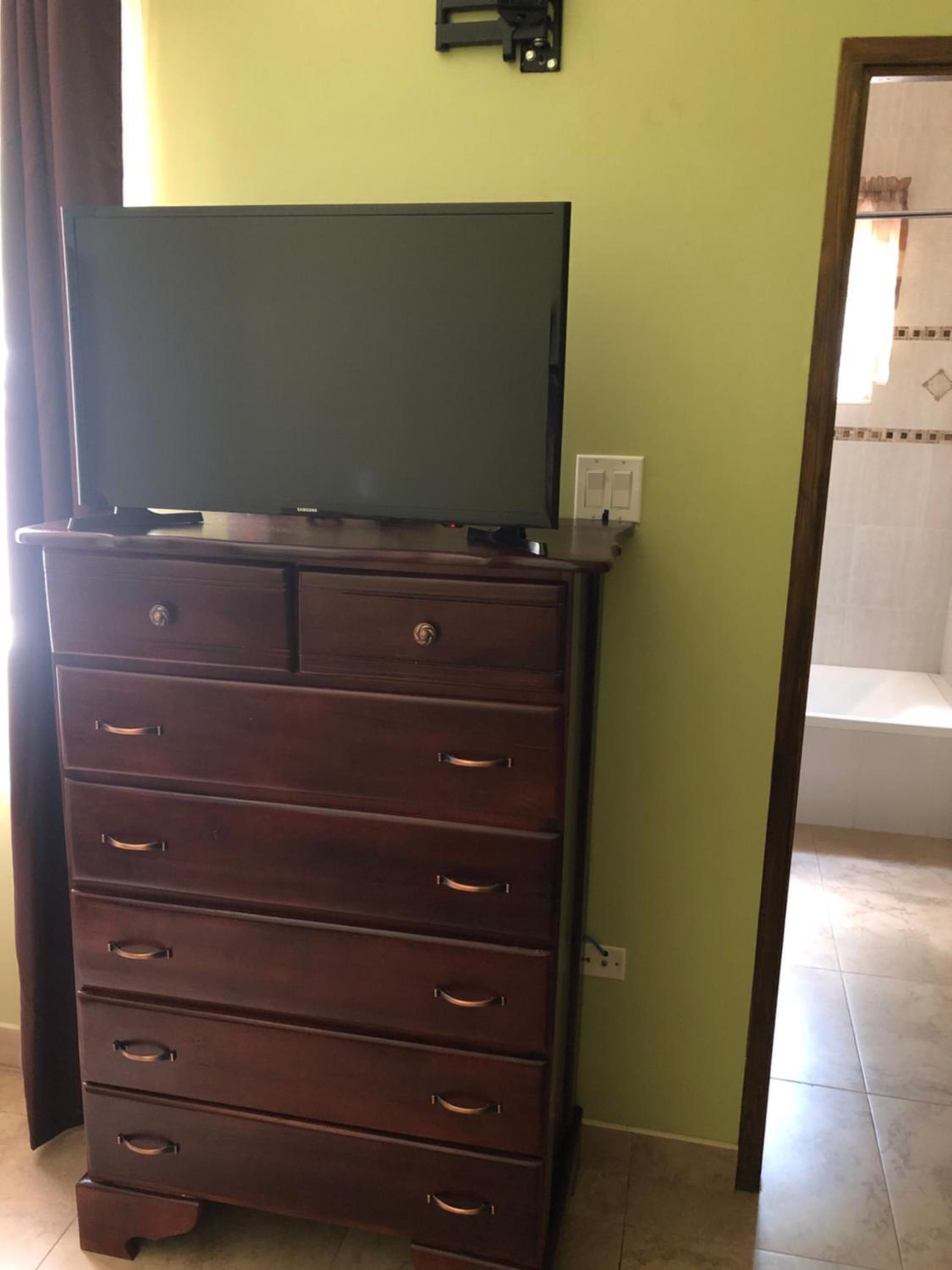 Le Quad - One Bedroom & Studio Apt - Private, Spacious & Secured