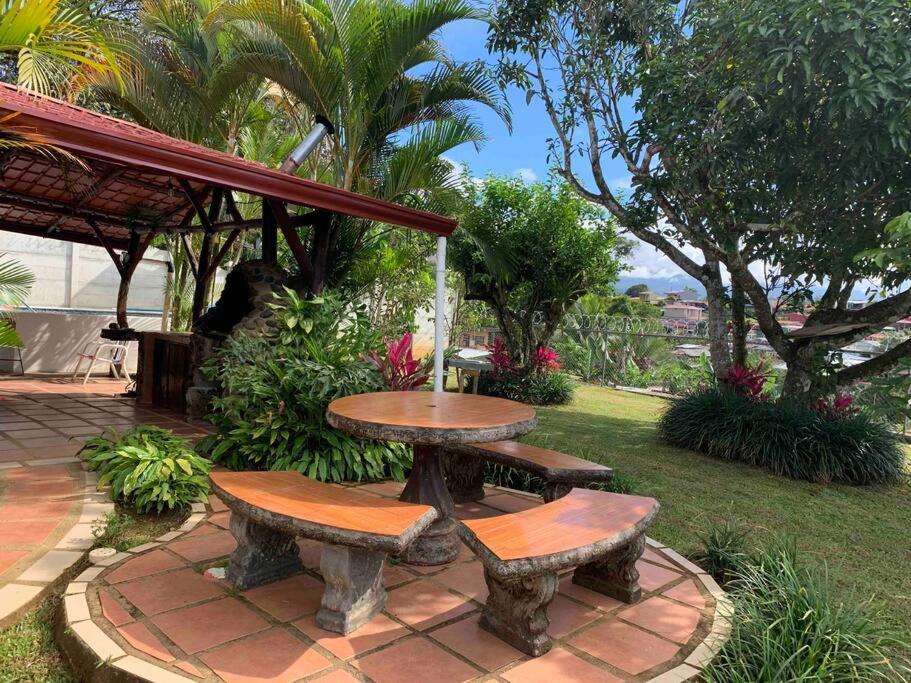 Casa Vacacional Nieves en PZ-Piscina Privada-WIFI