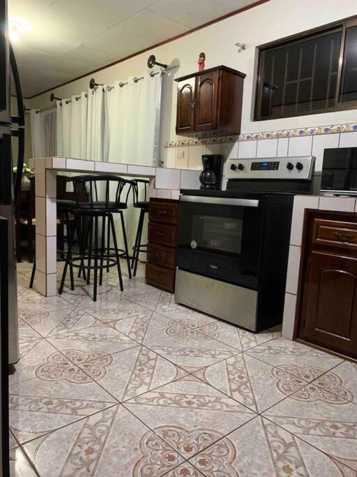 Casa Vacacional Nieves en PZ-Piscina Privada-WIFI