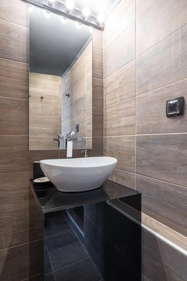 UrbanStyle apt with 360 view