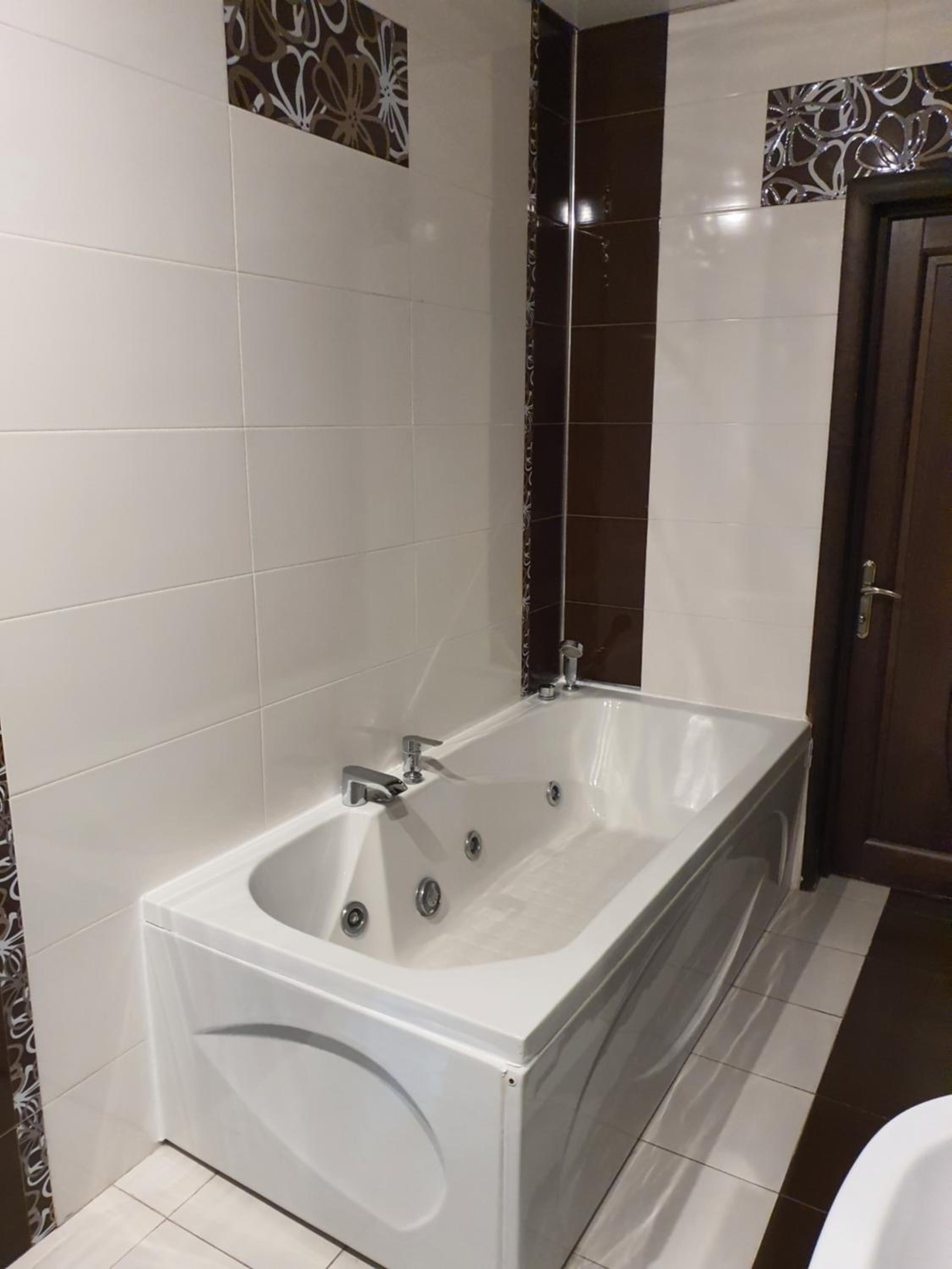 Viva 3 room apartment with jacuzzi two kilometers from the center