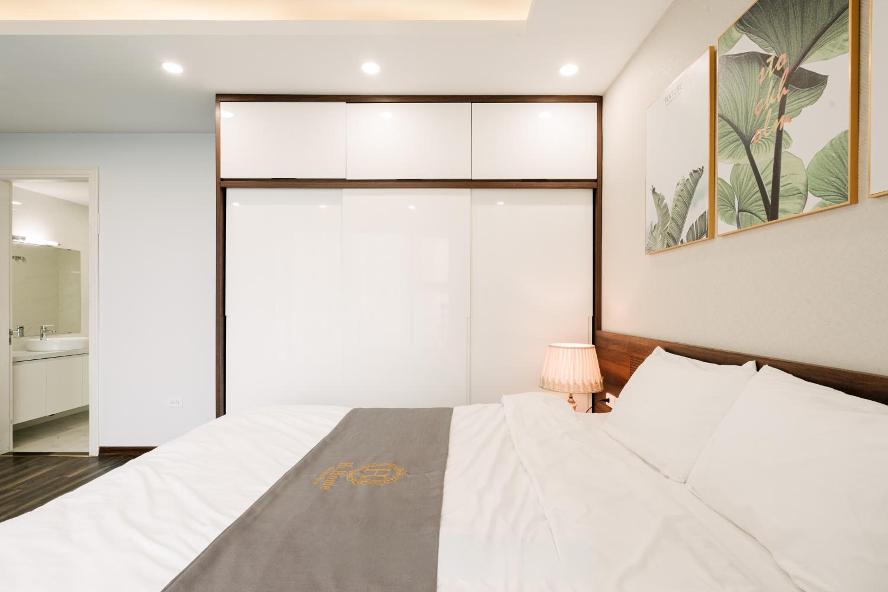 Hi-Home Suites - the West Lake Xuan Dieu