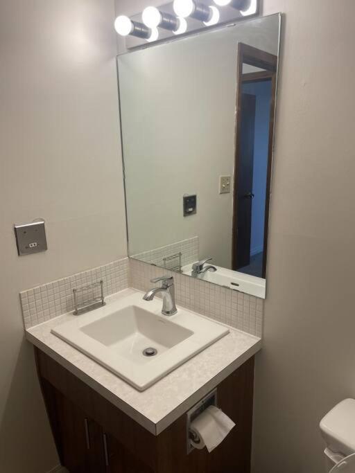 Stunning 1 Bedroom Apartment