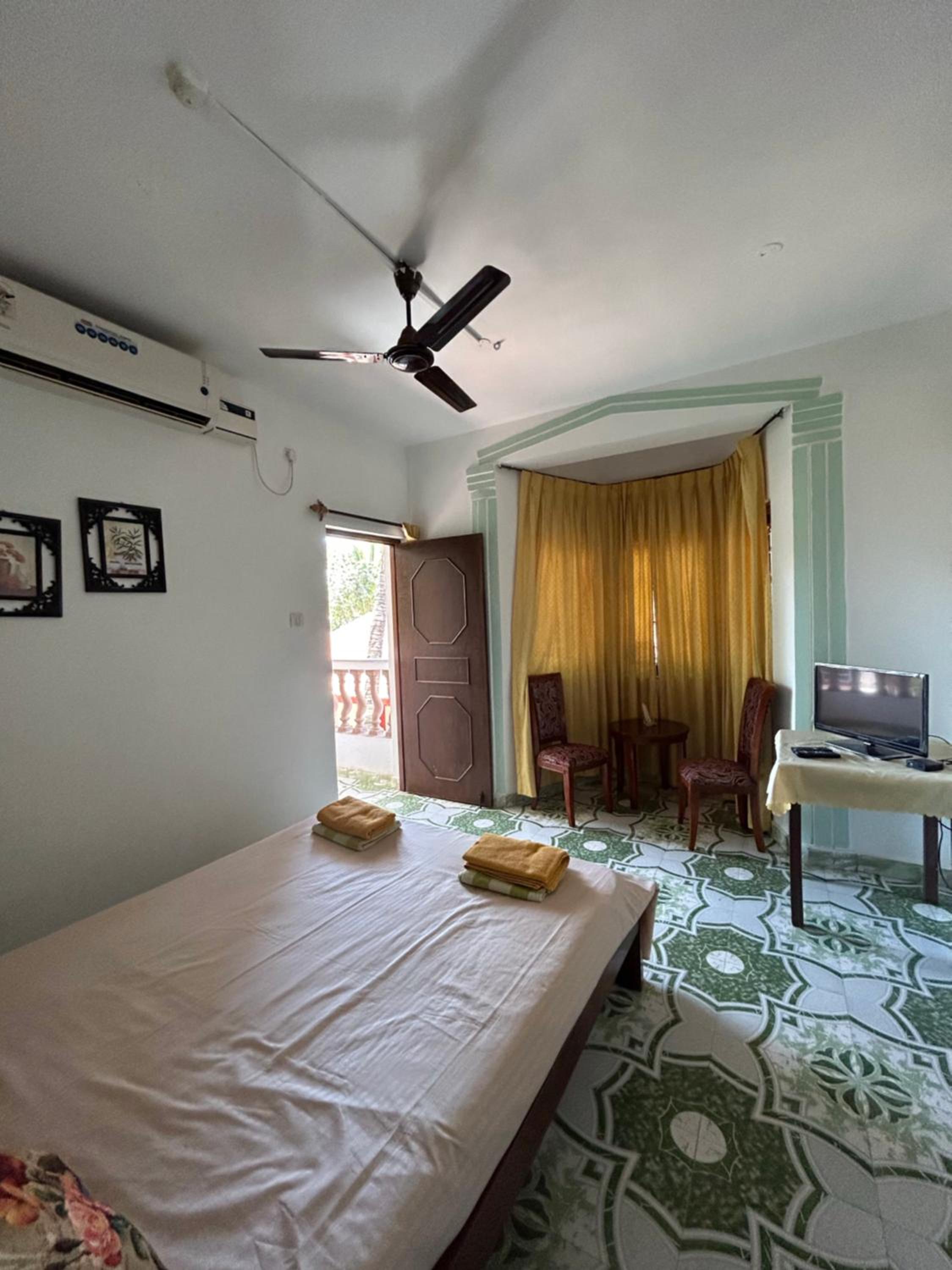 LUCY DORES GUEST HOUSE