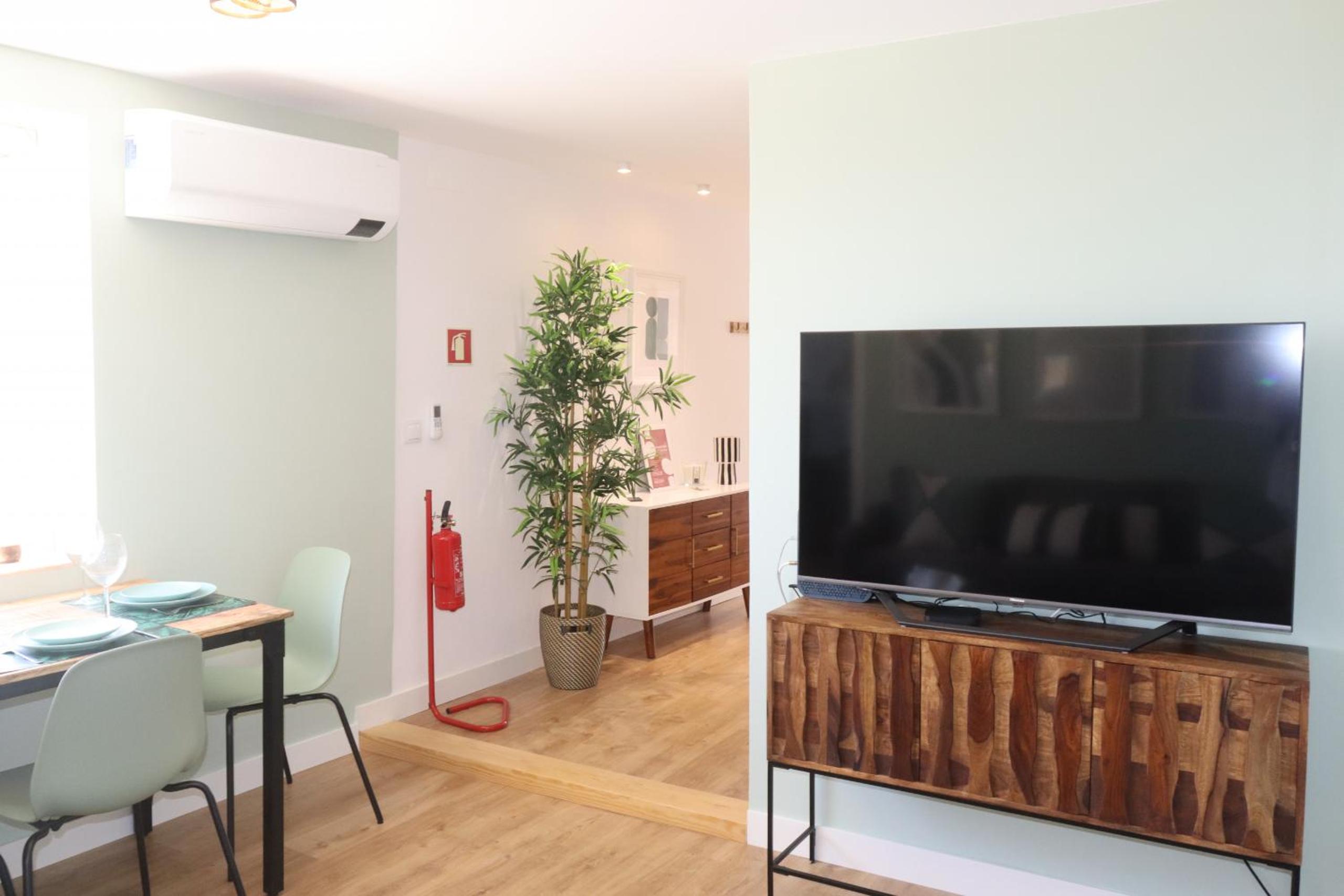 Lisbon, T2 renewed duplex with river view, Beato, Lisbon view 2