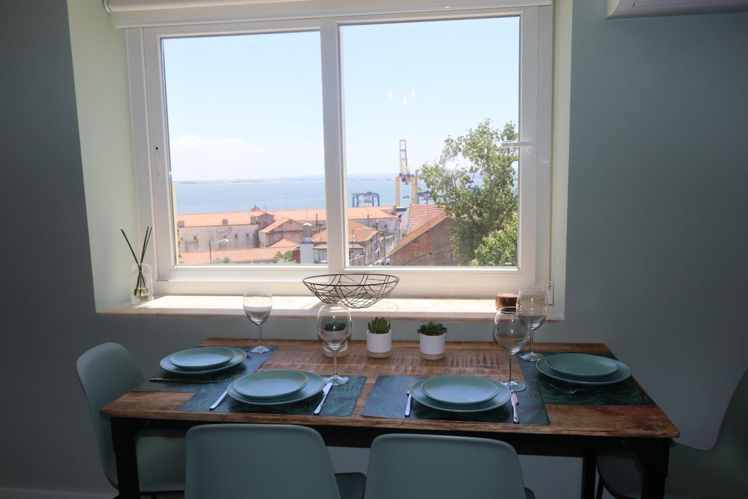 Lisbon, T2 renewed duplex with river view, Beato, Lisbon view 3