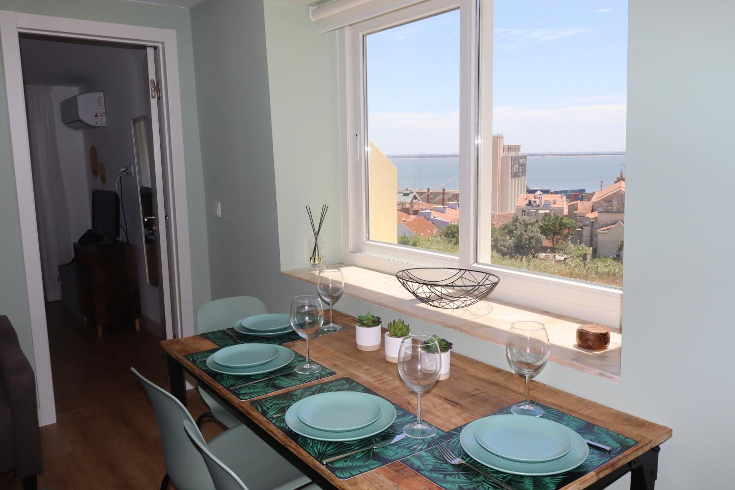 Lisbon, T2 renewed duplex with river view, Beato, Lisbon view 4