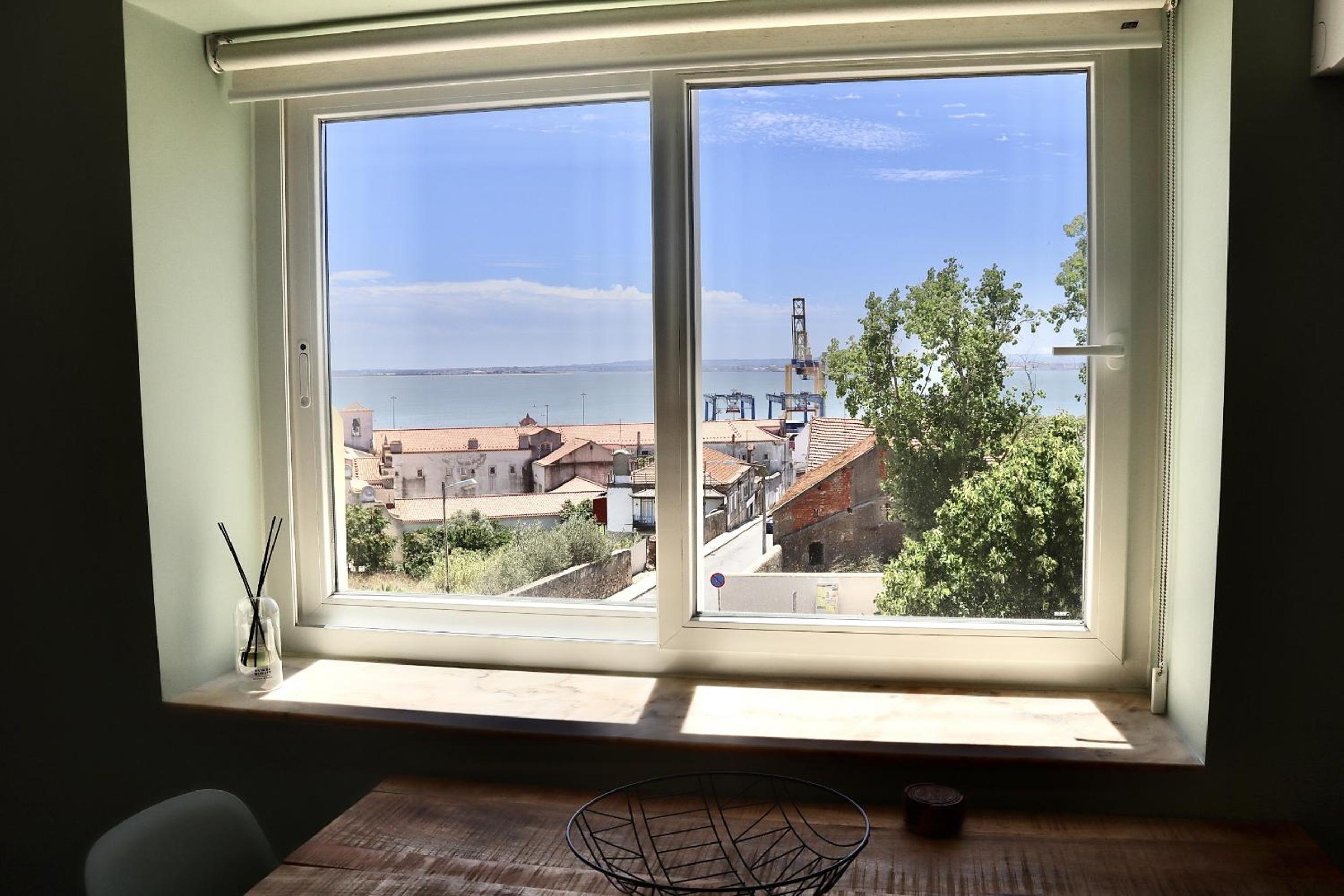 Lisbon, T2 renewed duplex with river view, Beato, Lisbon view 5
