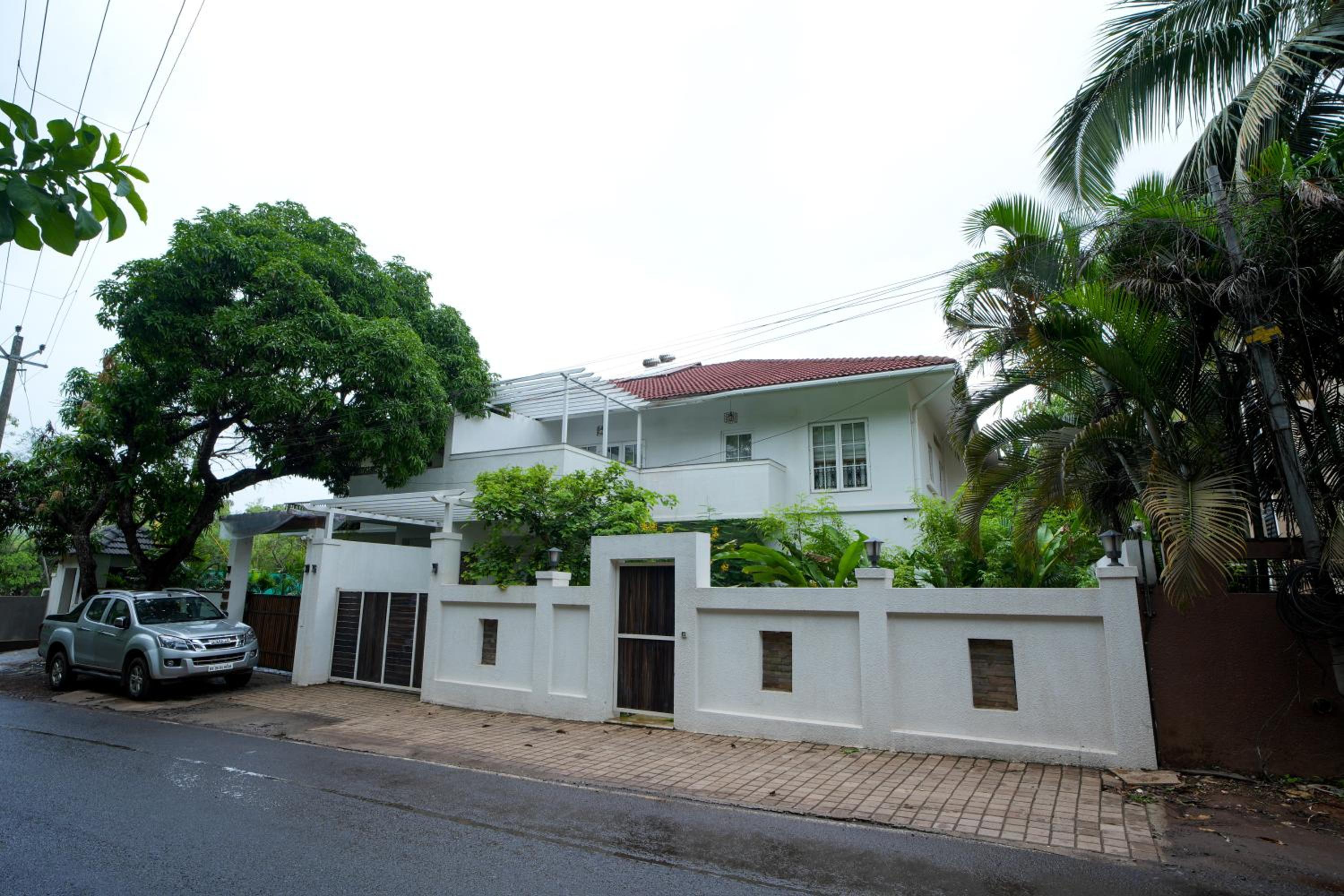 ELIVAAS 5 BHK with Pvt Pool & Gazebo - Bauhinia view 3