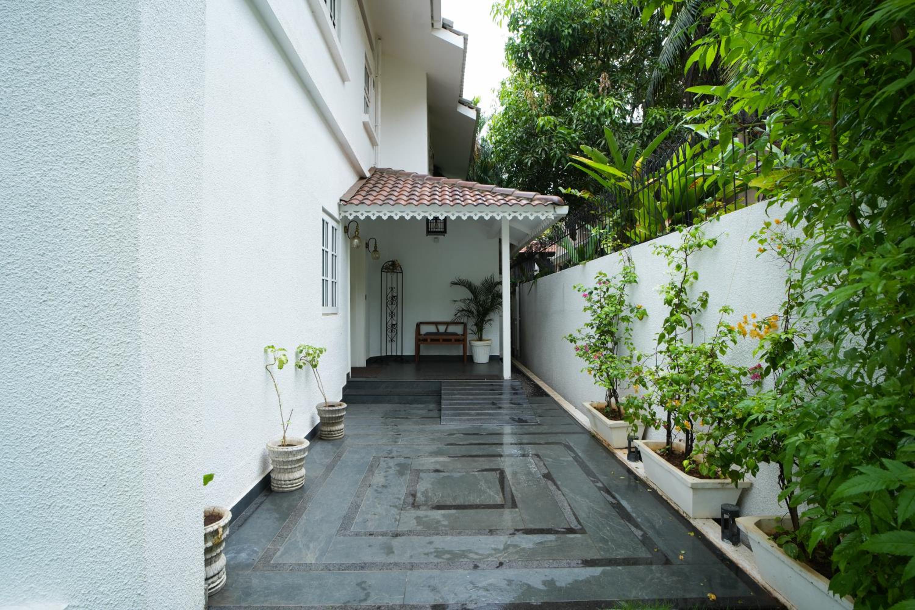 ELIVAAS 5 BHK with Pvt Pool & Gazebo - Bauhinia view 4