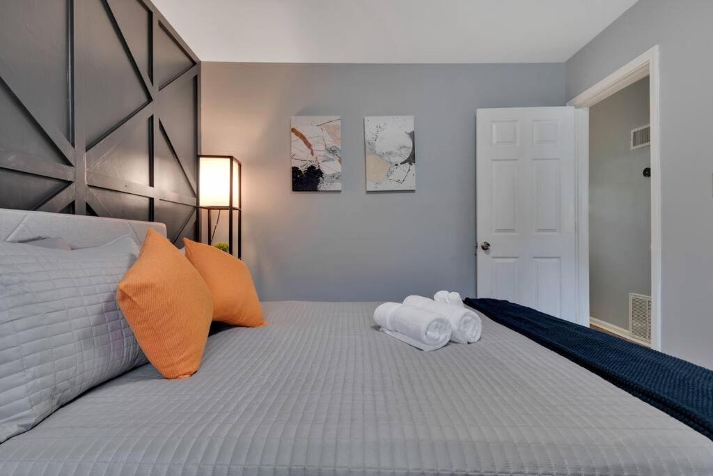 Tenement treasure - Renovated Mechanicsville Apt view 3