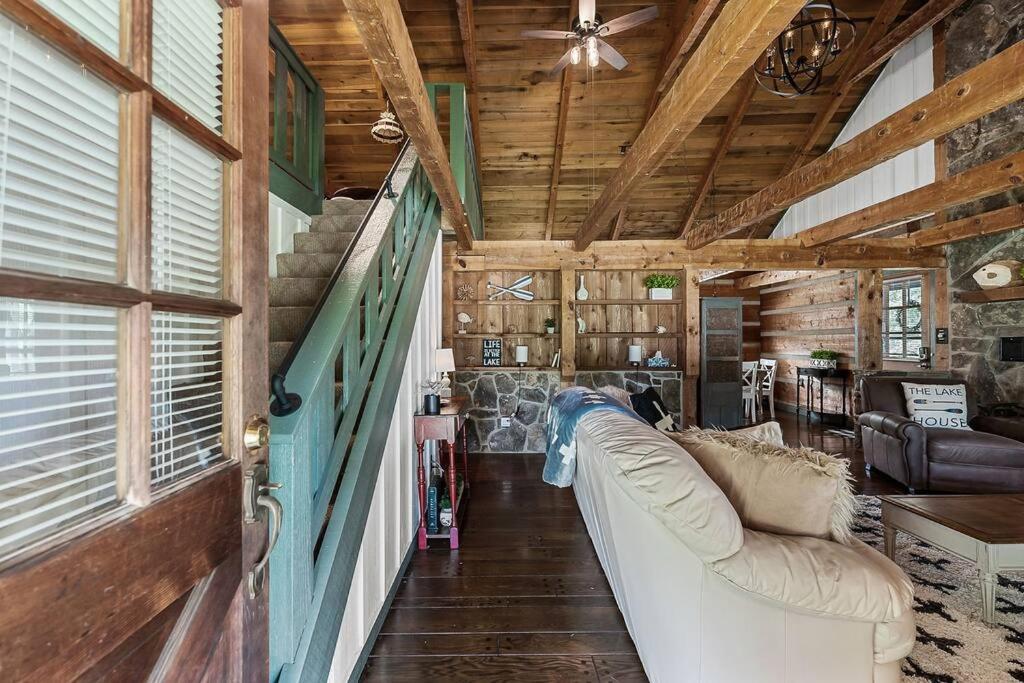Rustic Cabin, Dock, Firepit, Kayaks & Games view 2
