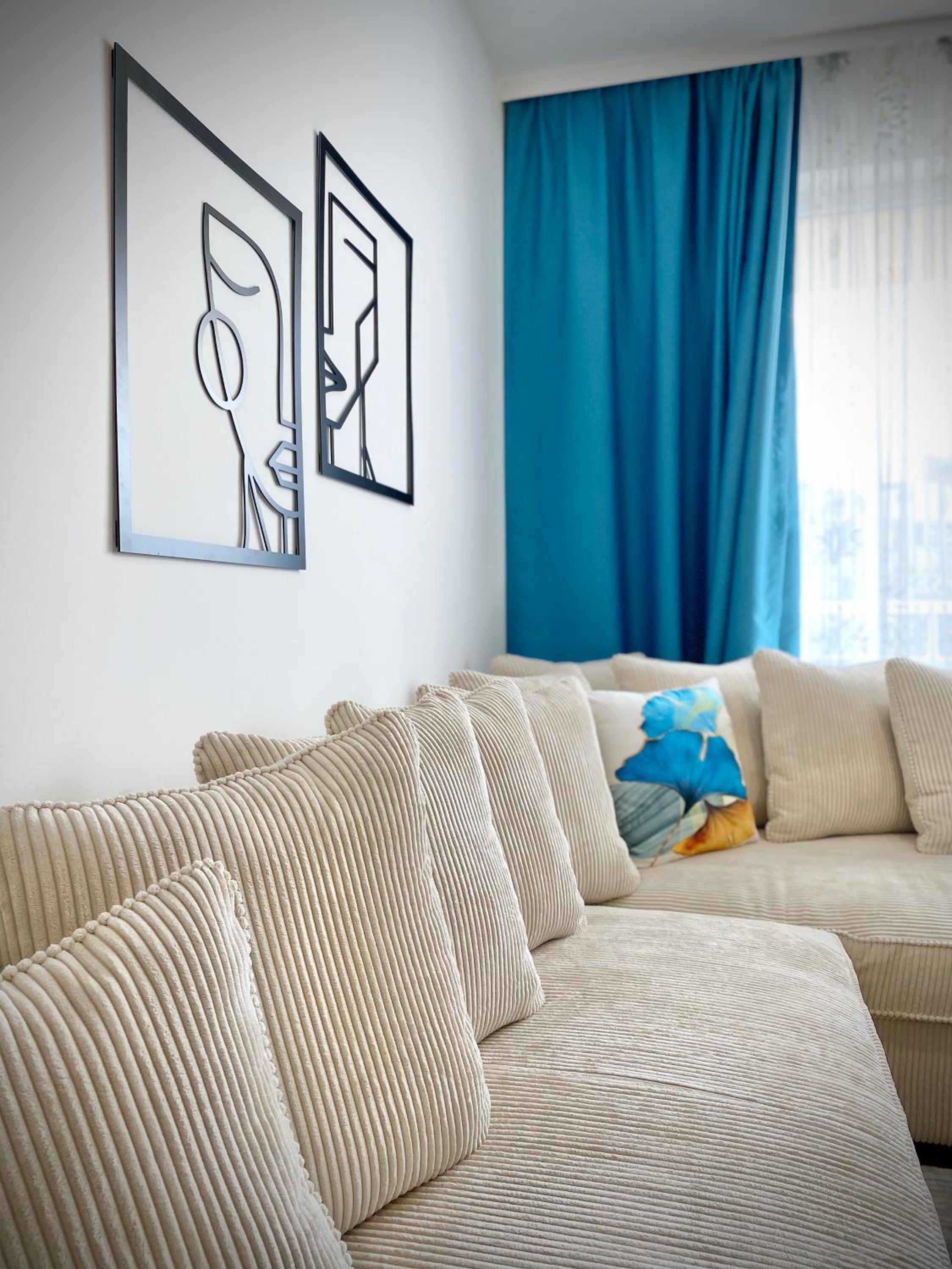 Colourful Apartment for 4 Guests and Free Parking