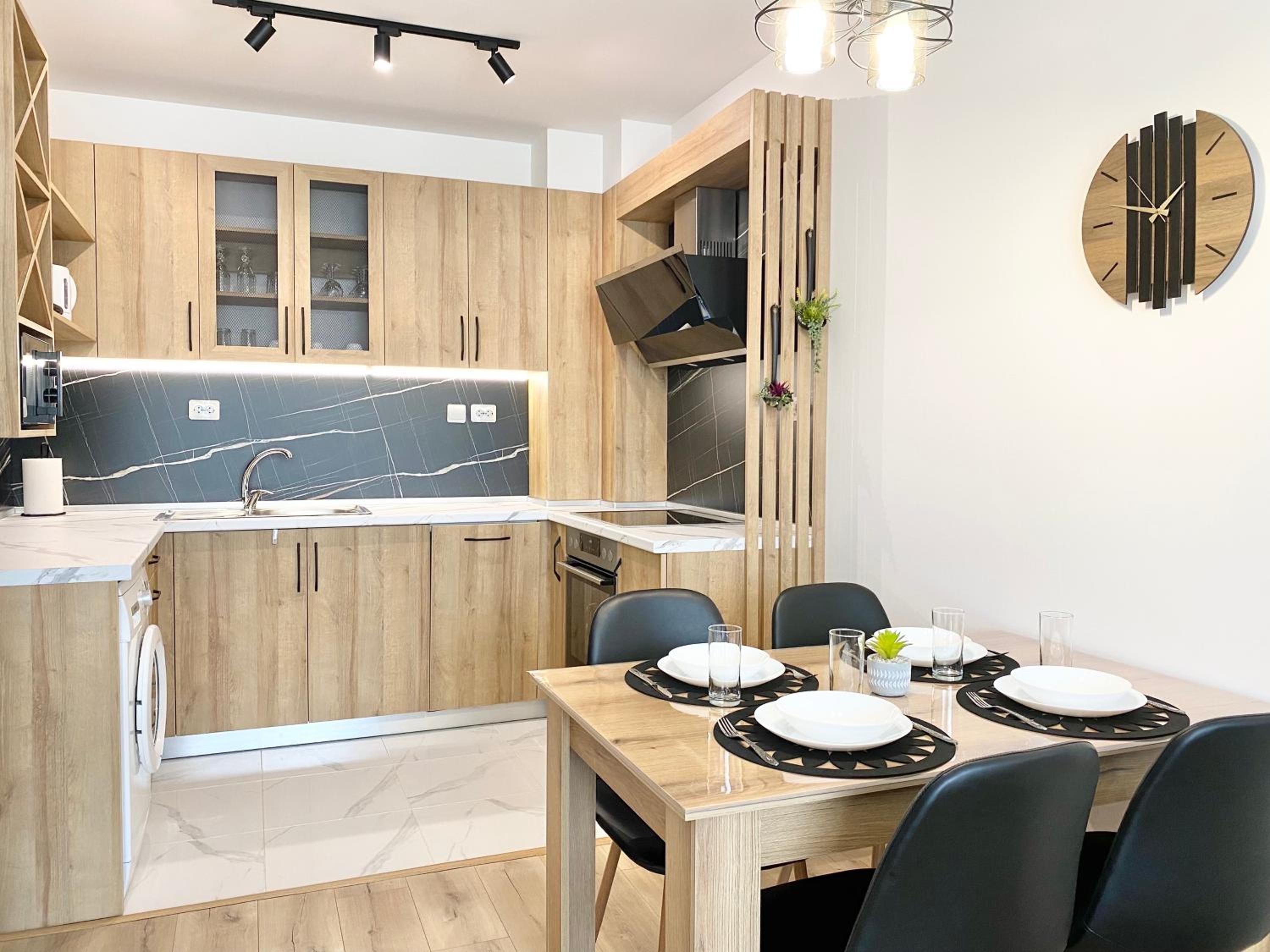 Colourful Apartment for 4 Guests and Free Parking