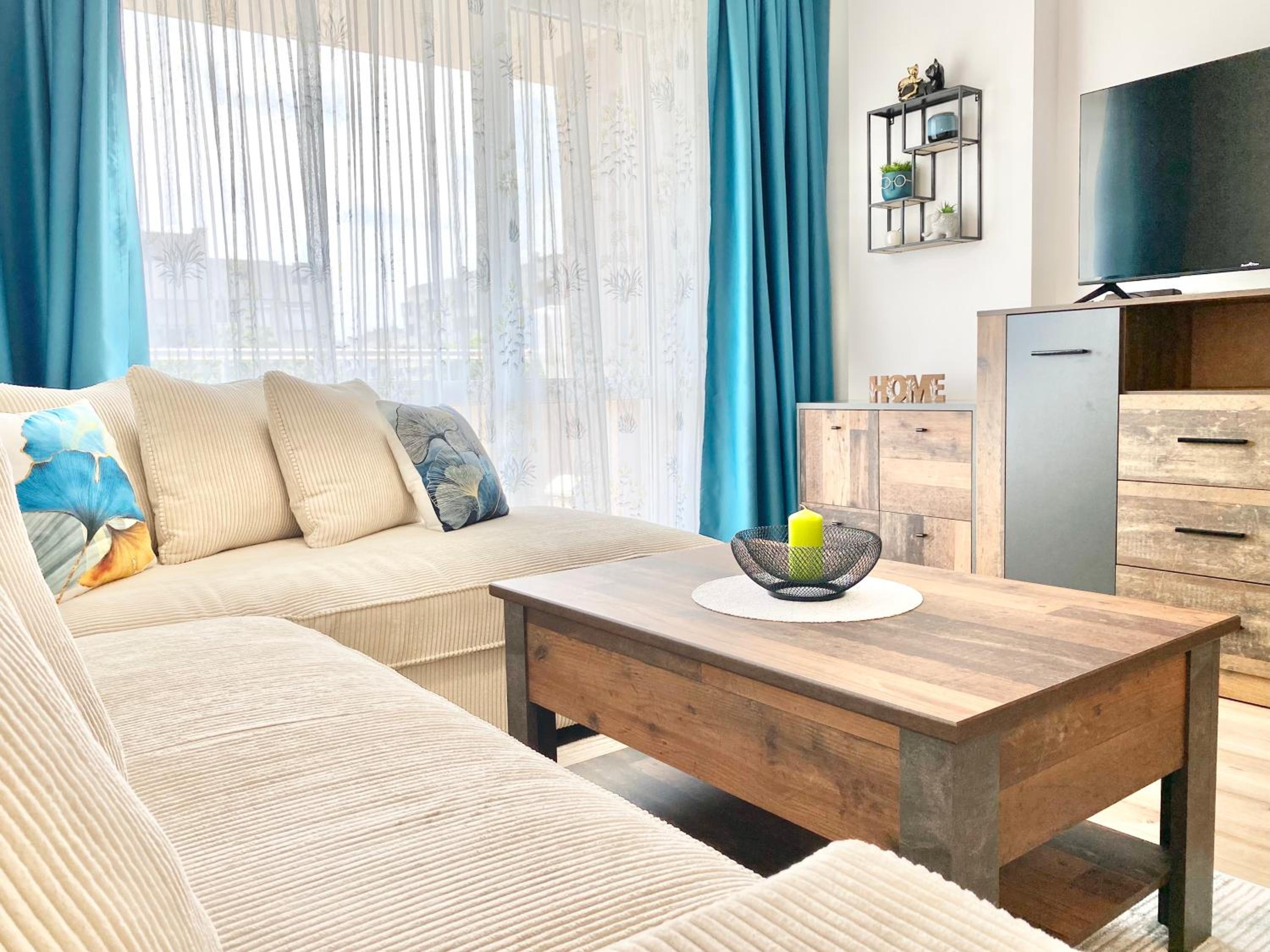 Colourful Apartment for 4 Guests and Free Parking