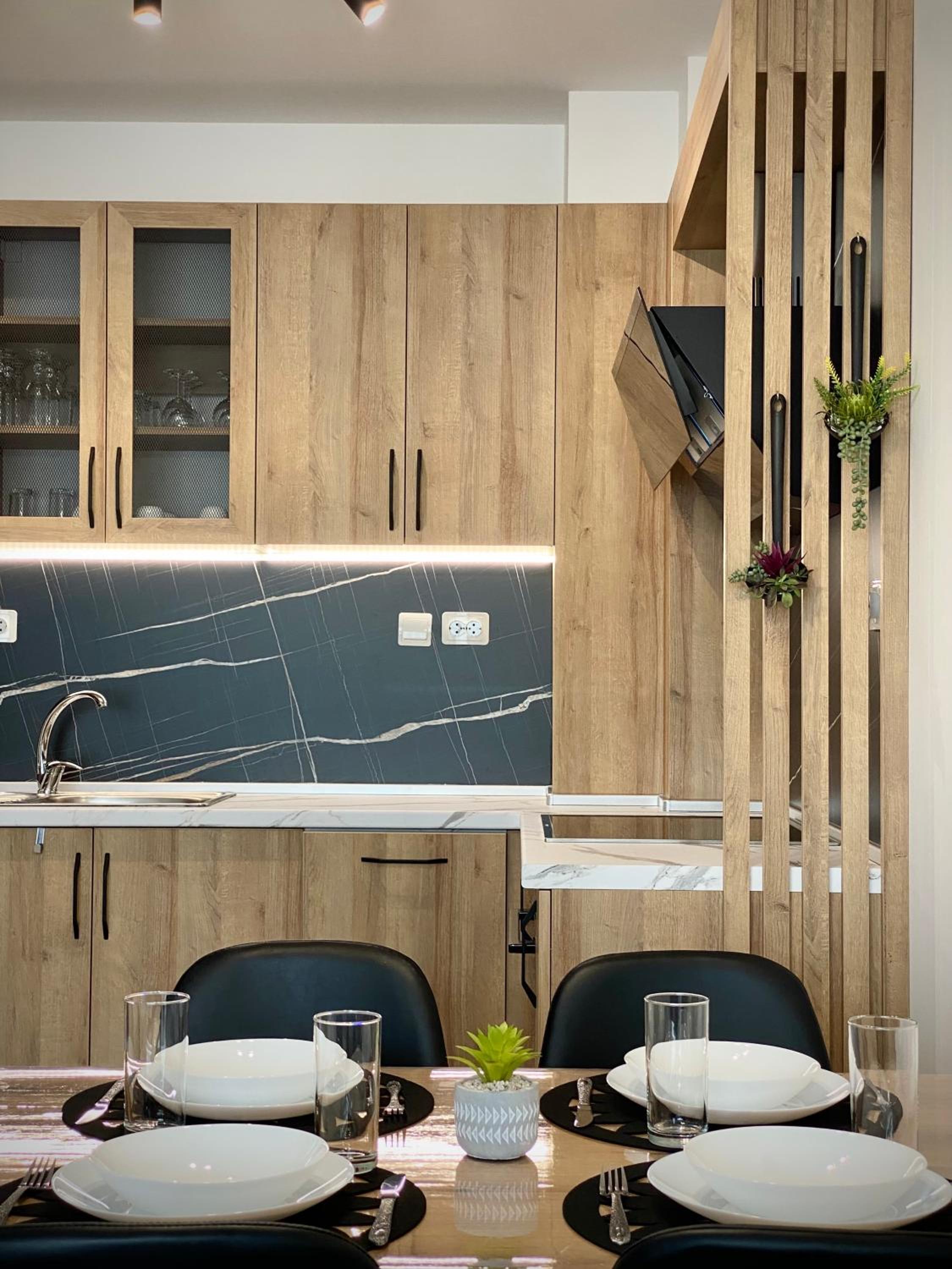 Colourful Apartment for 4 Guests and Free Parking