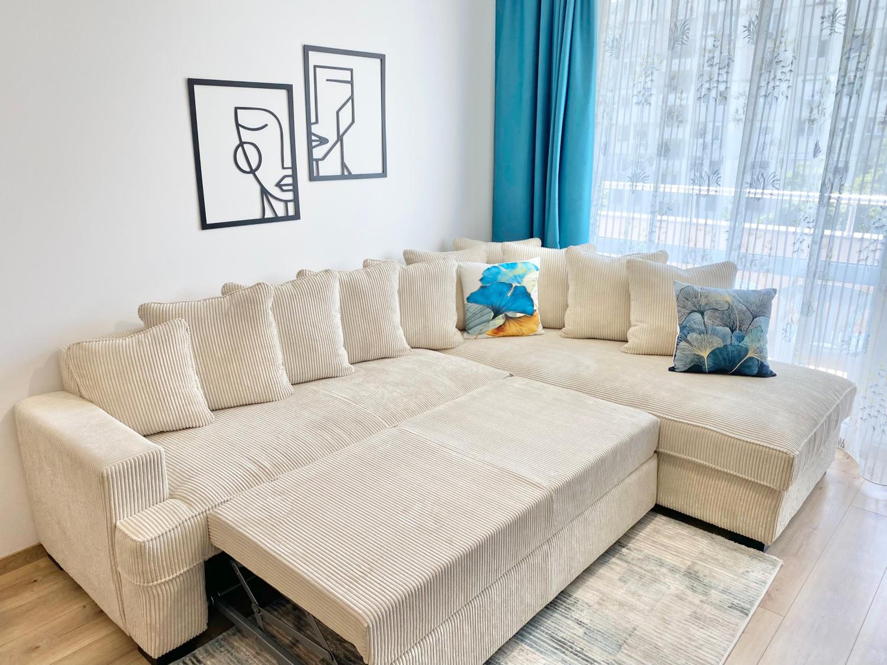 Colourful Apartment for 4 Guests and Free Parking