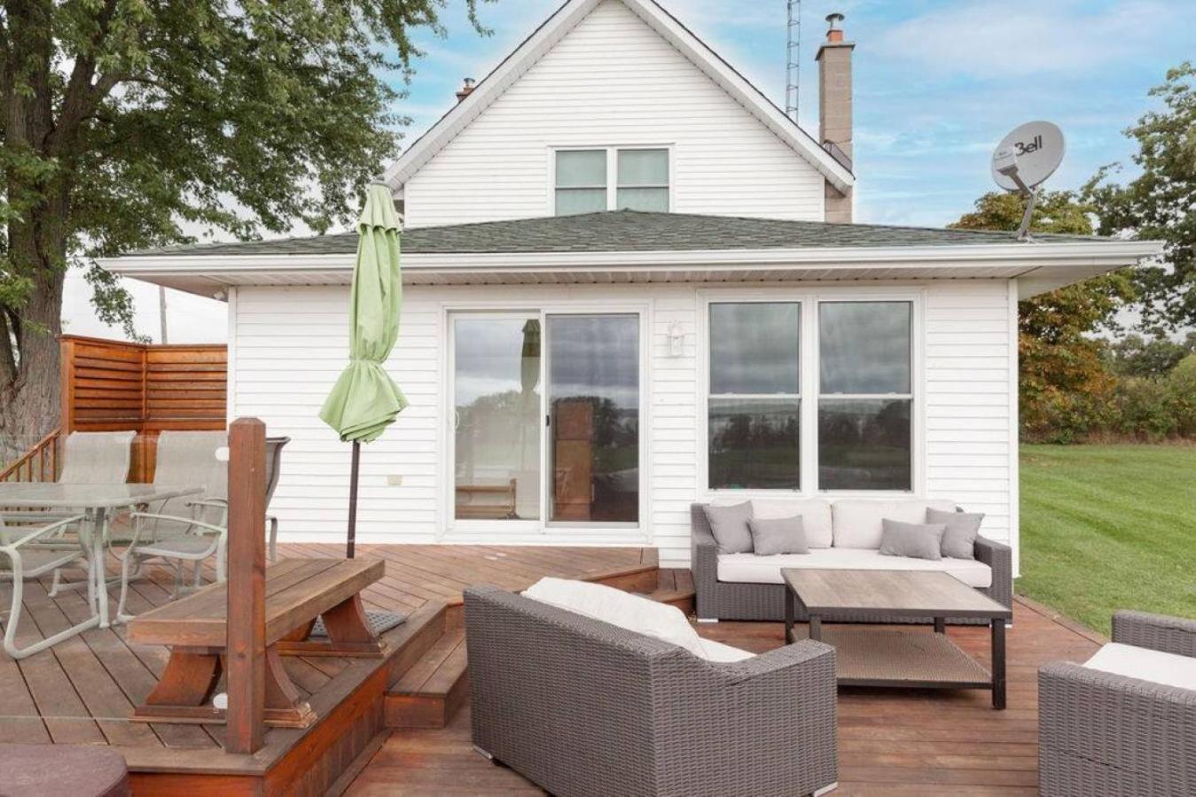 Waterfront with Hot Tub Joanie's Farmhouse
