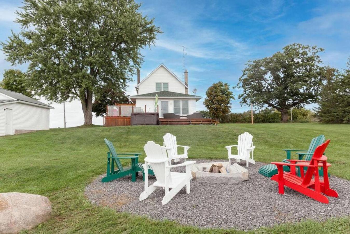 Waterfront with Hot Tub Joanie's Farmhouse