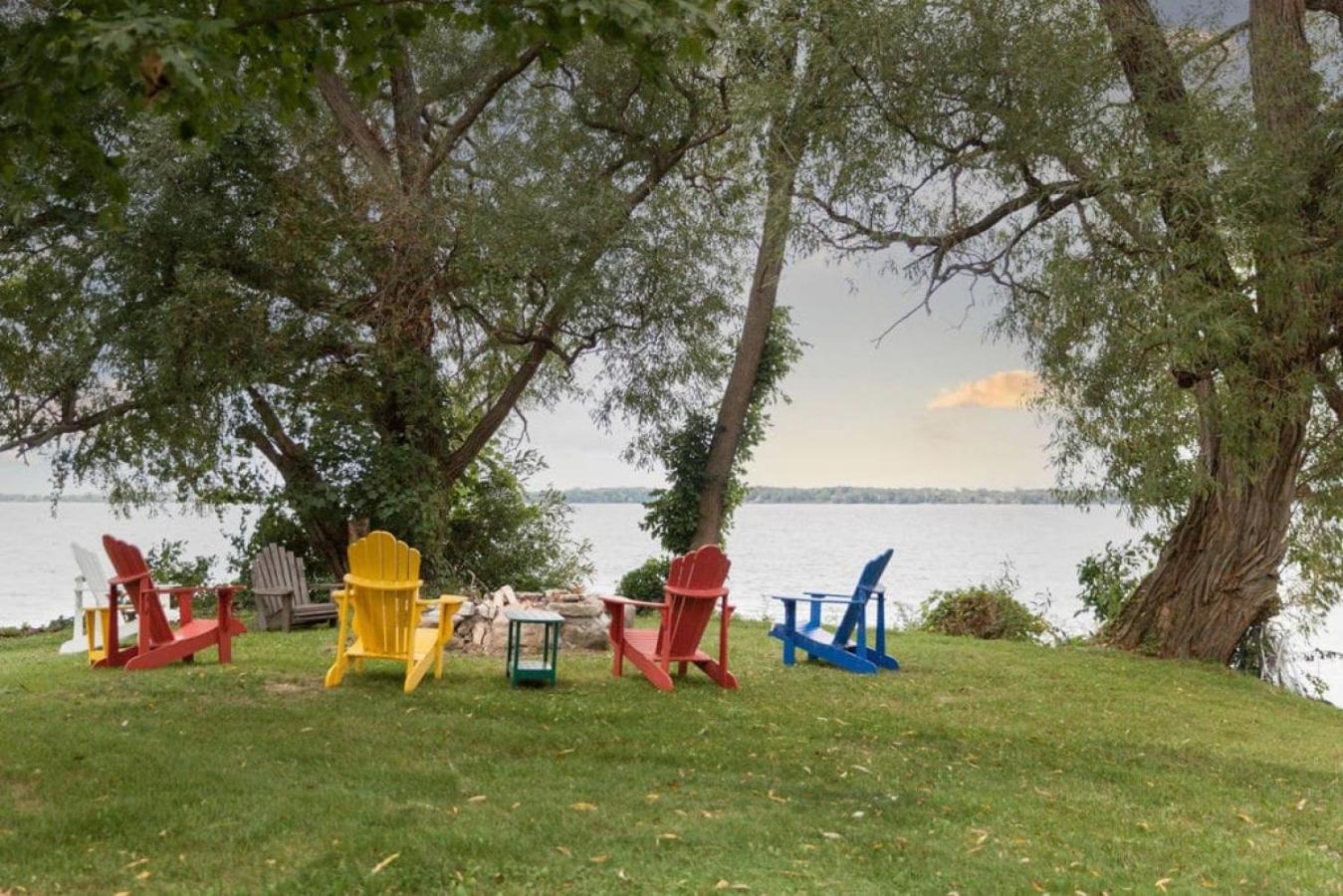 Waterfront with Hot Tub Joanie's Farmhouse