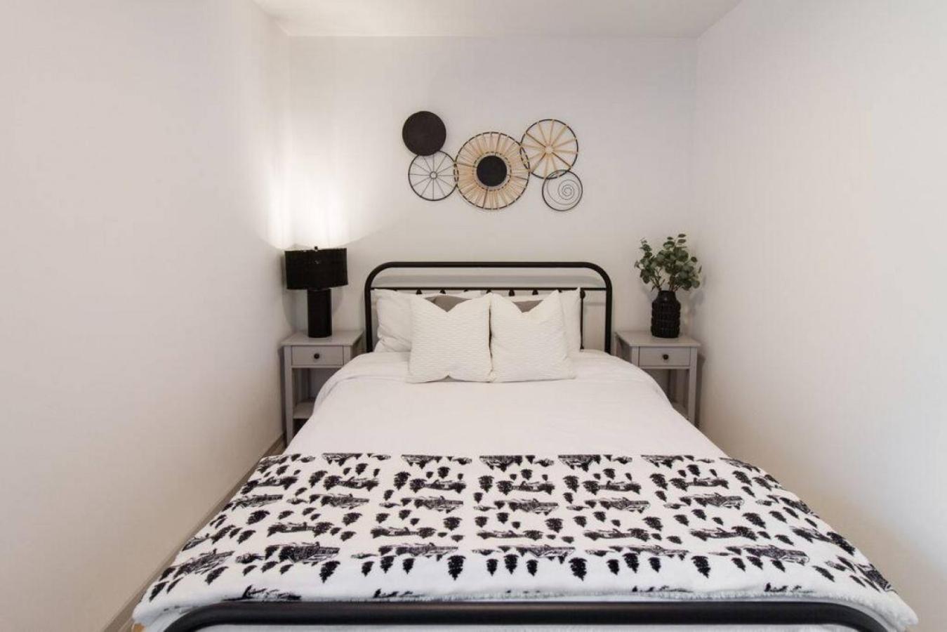 Walk to Downtown Picton, 4-bedroom