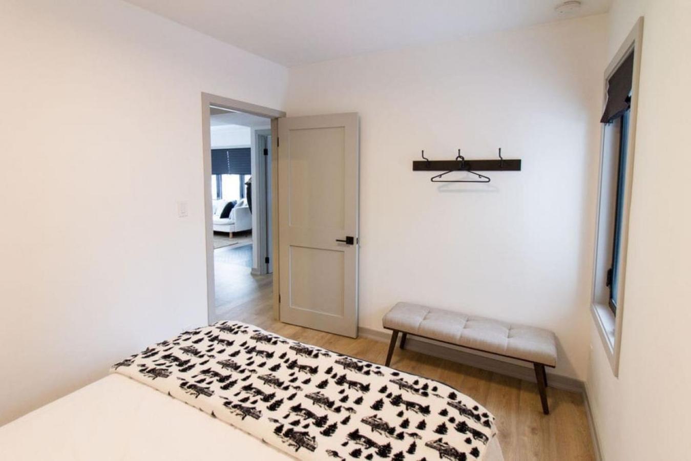 Walk to Downtown Picton, 4-bedroom