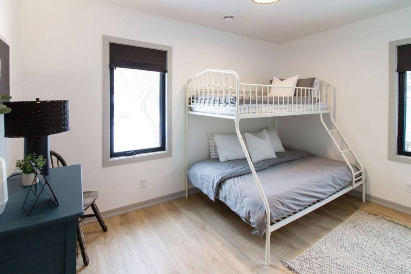 Walk to Downtown Picton, 4-bedroom