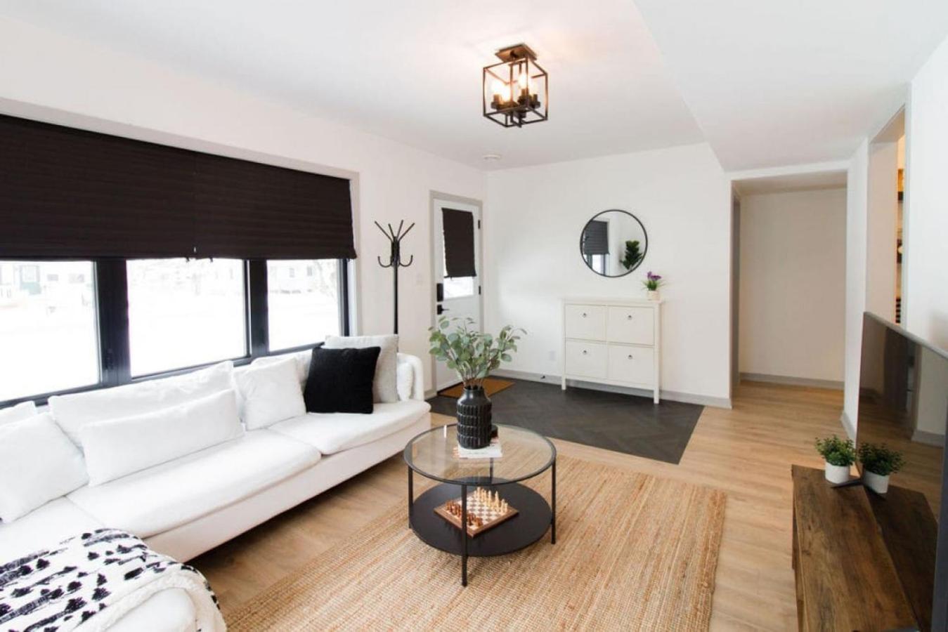 Walk to Downtown Picton, 4-bedroom