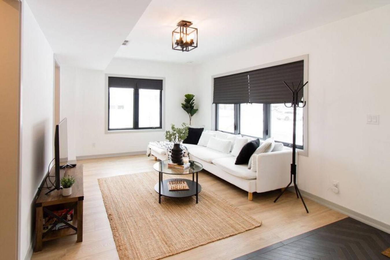 Walk to Downtown Picton, 4-bedroom