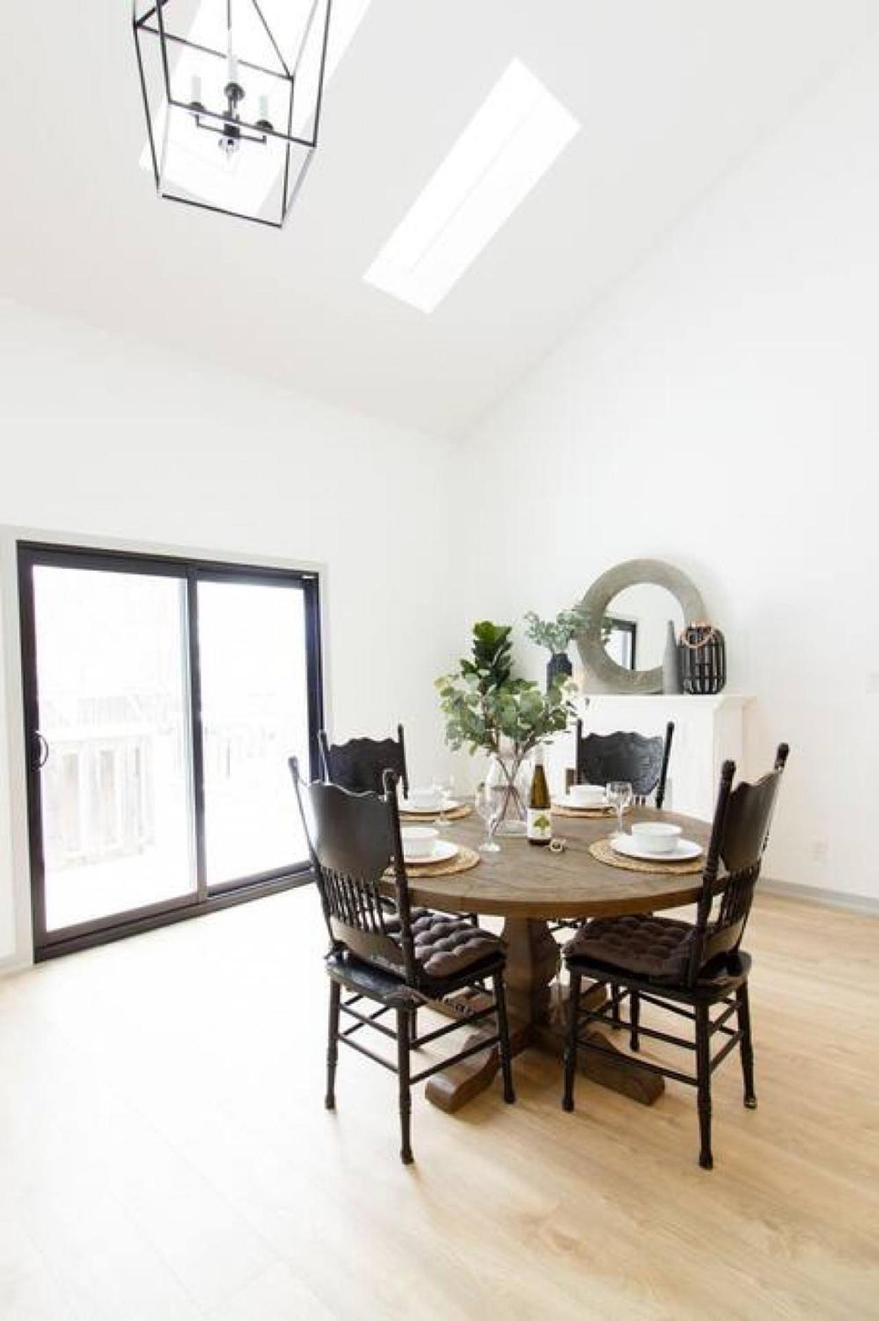 Walk to Downtown Picton, 4-bedroom