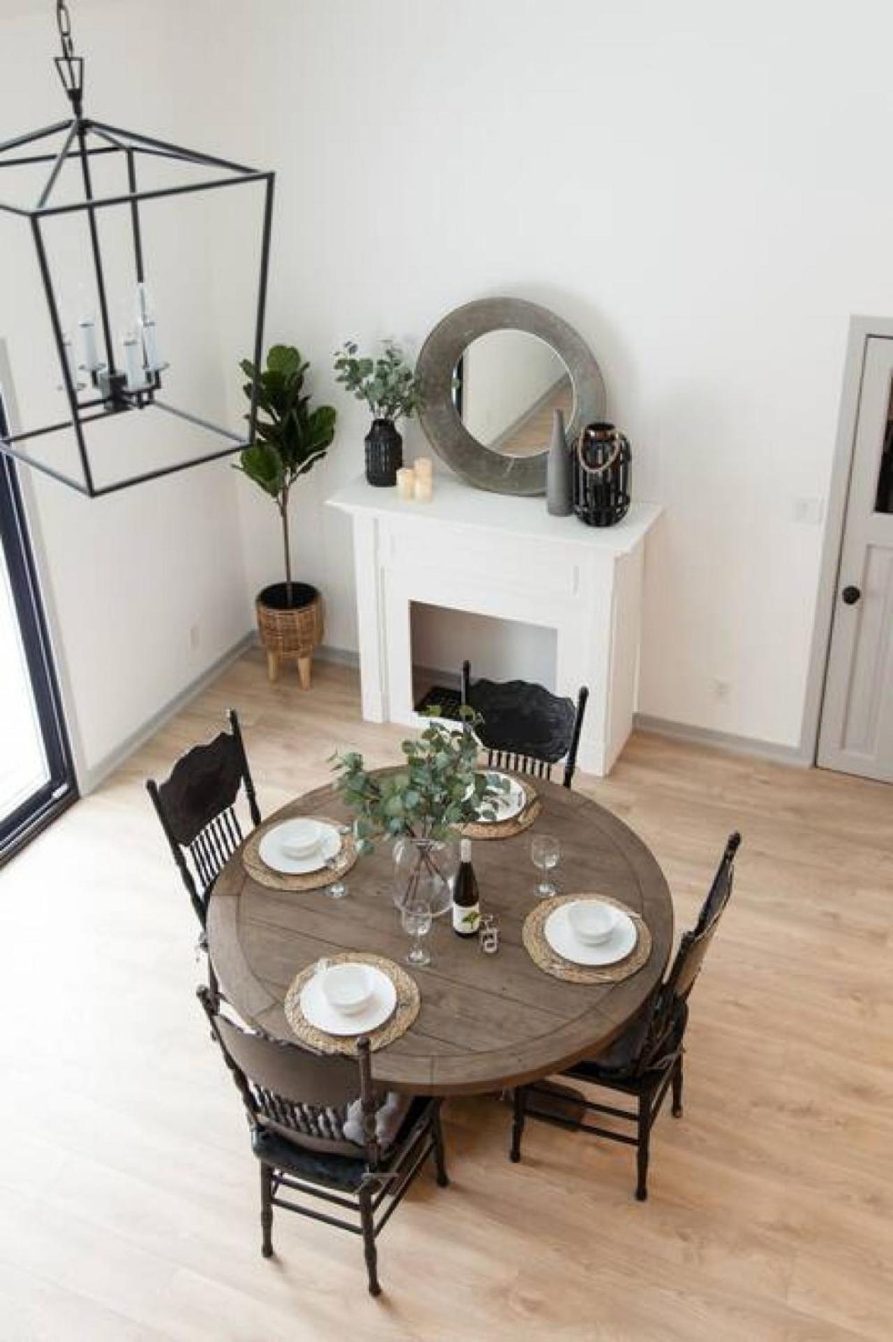 Walk to Downtown Picton, 4-bedroom