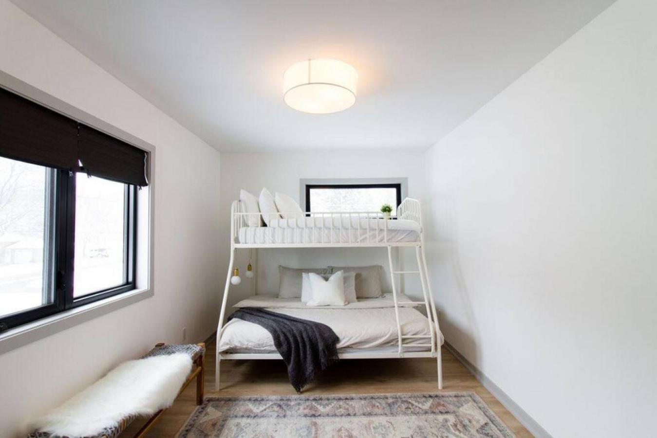 Walk to Downtown Picton, 4-bedroom