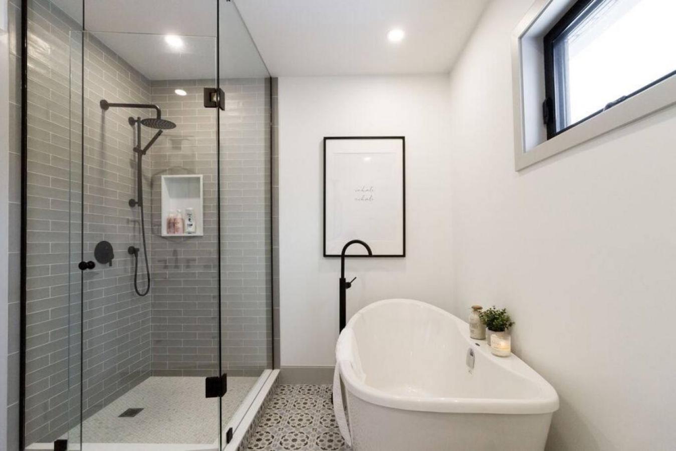 Walk to Downtown Picton, 4-bedroom