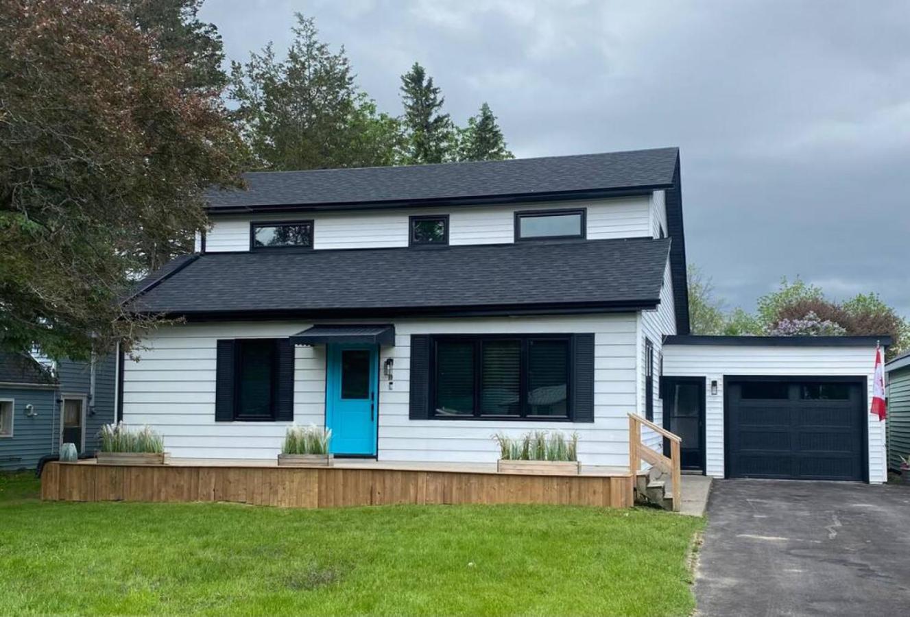 Walk to Downtown Picton, 4-bedroom
