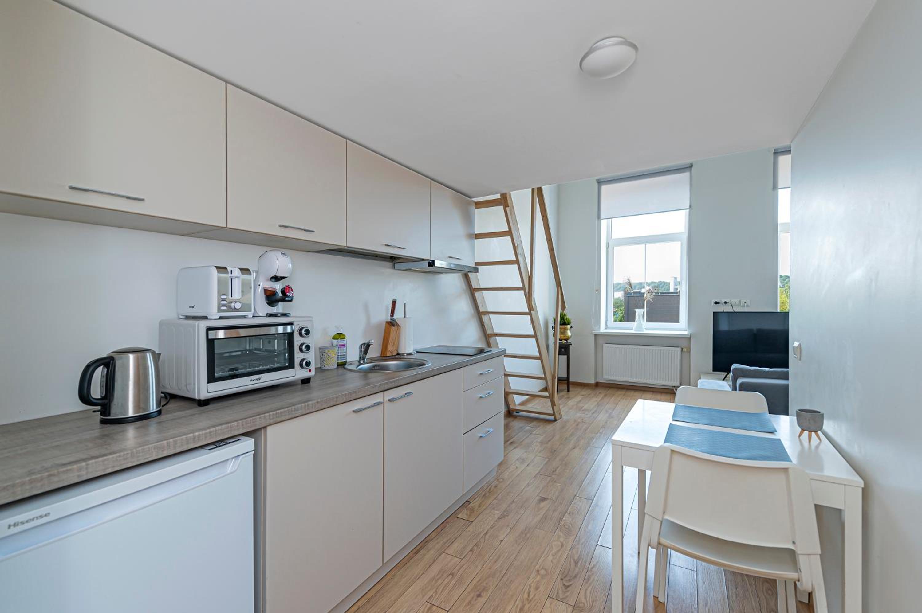 New Town loft apartment with air conditioning by Polo Apartments view 4