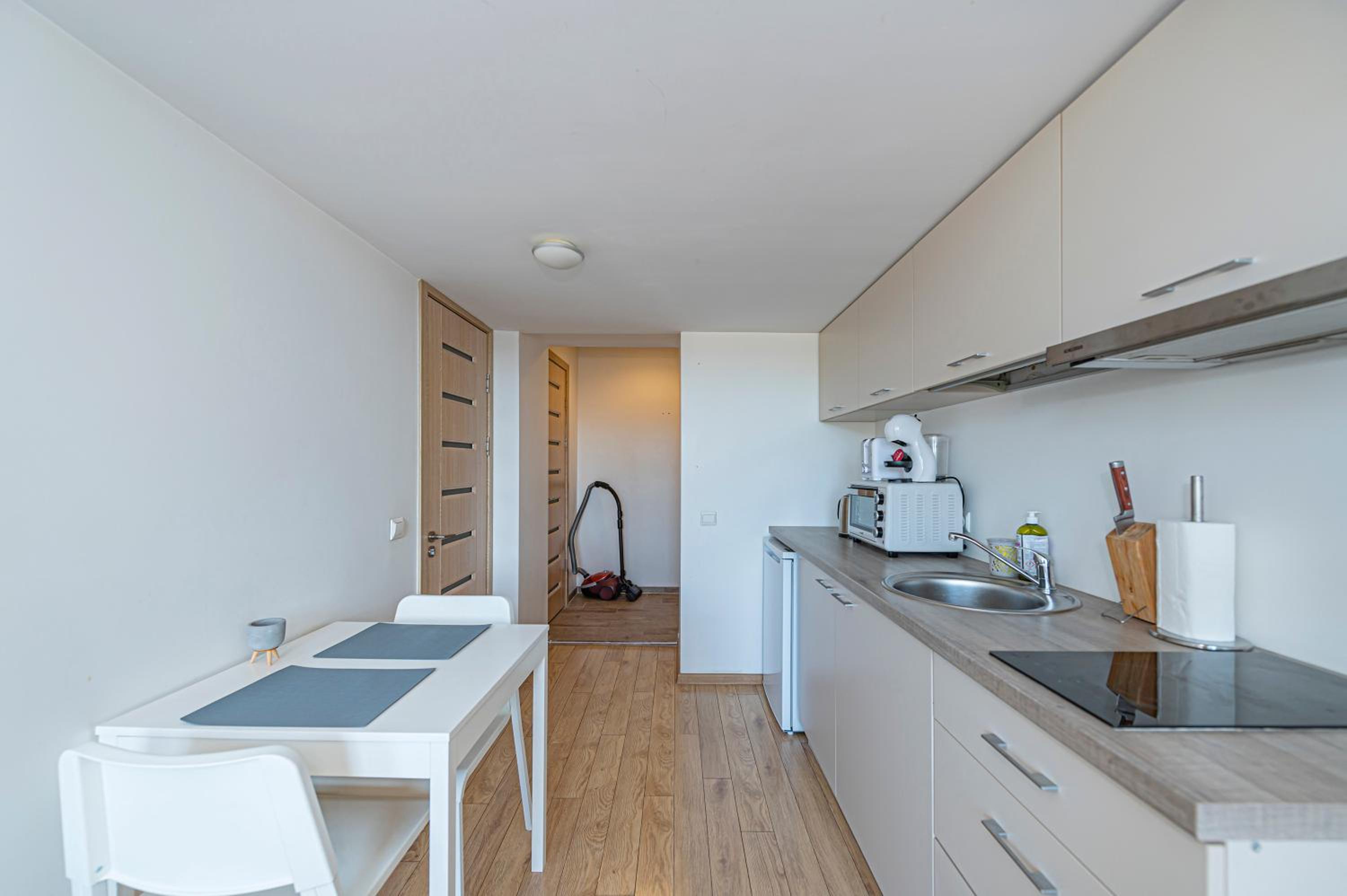 New Town loft apartment with air conditioning by Polo Apartments view 3