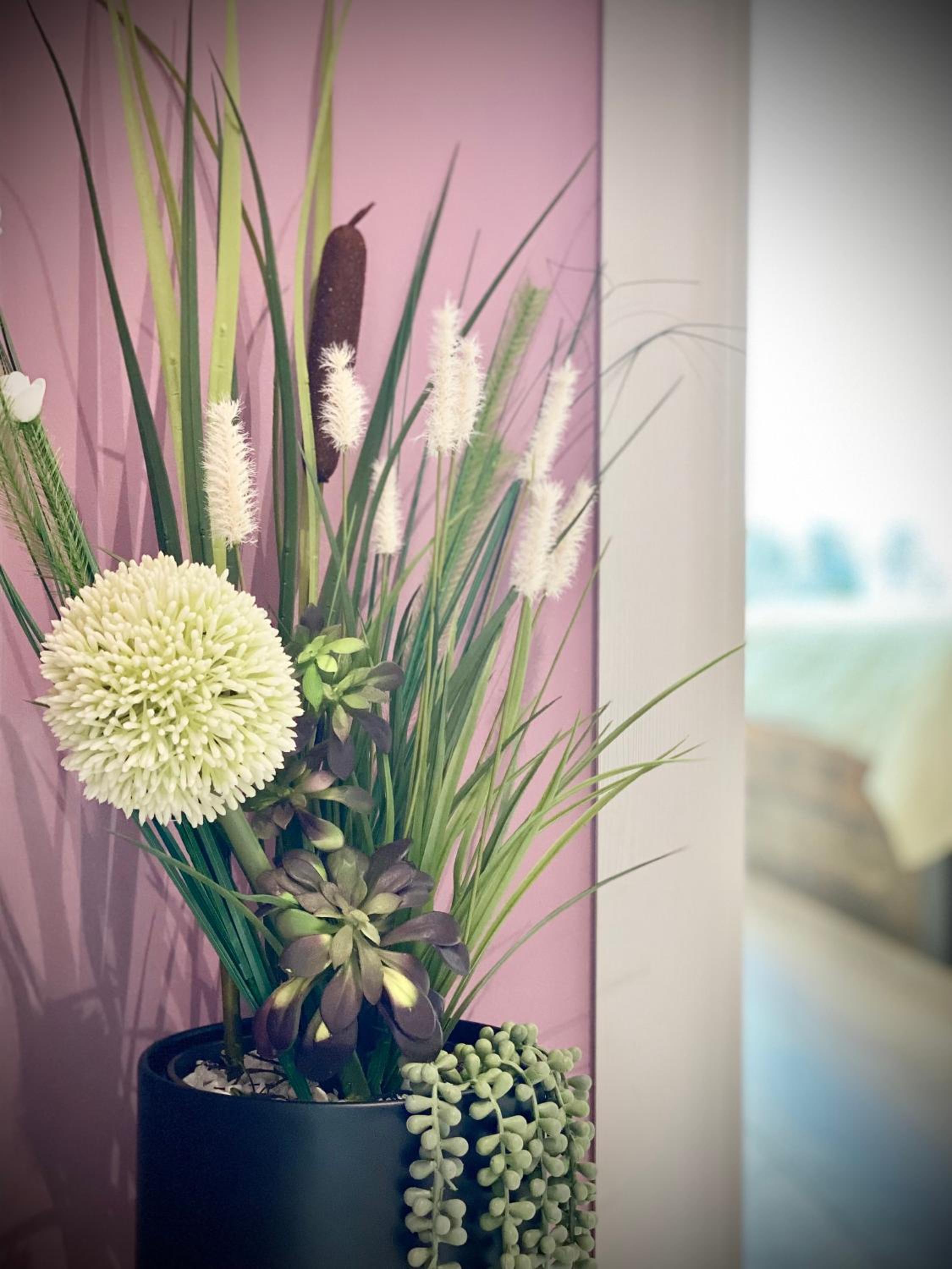 Colourful Apartment for 4 Guests and Free Parking