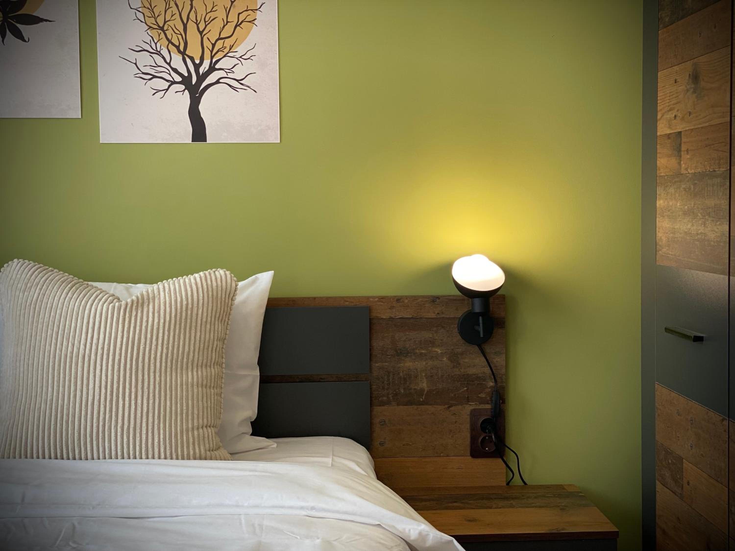 Colourful Apartment for 4 Guests and Free Parking