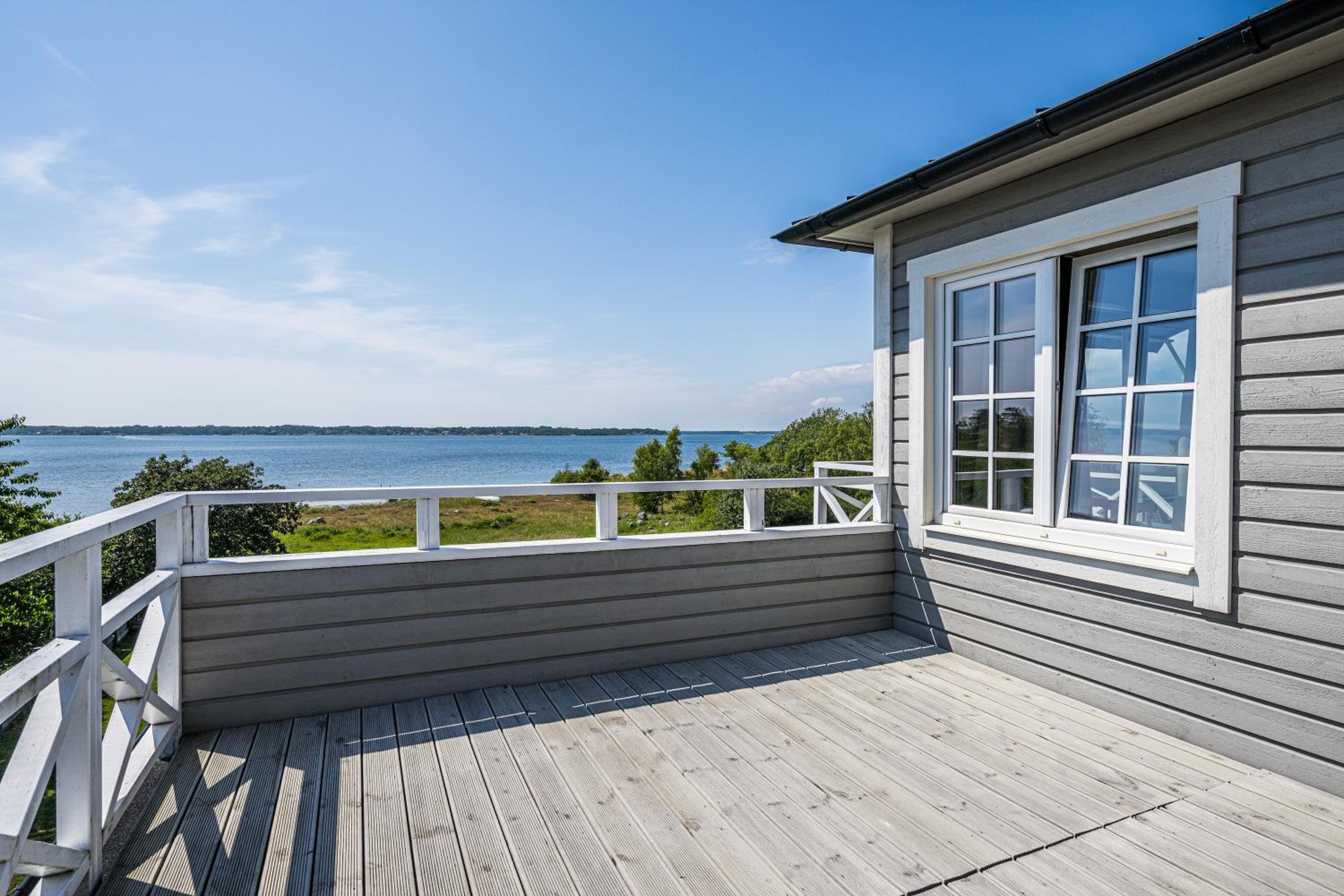 Exclusive tranquil villa by the sea, boat available