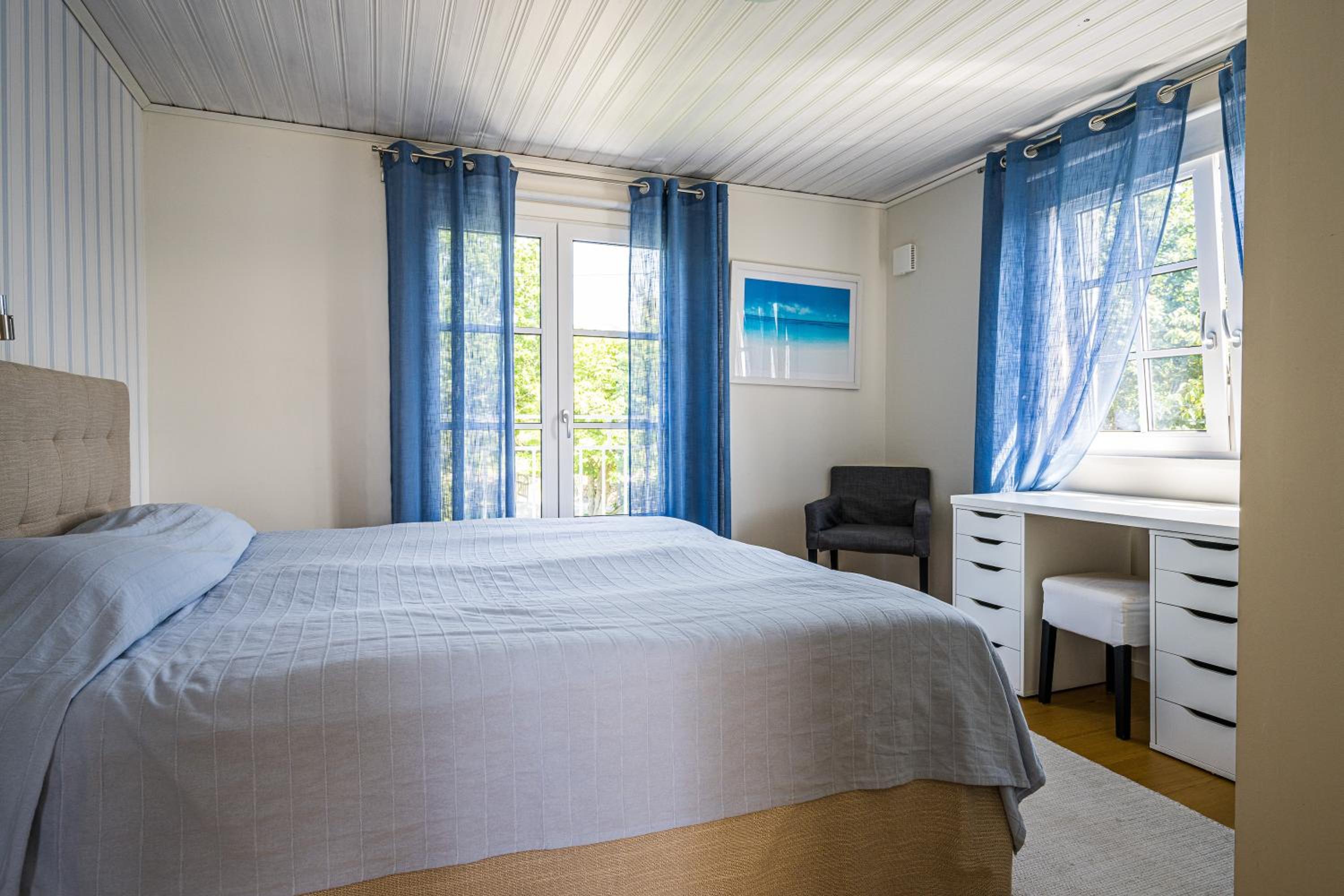 Exclusive tranquil villa by the sea, boat available