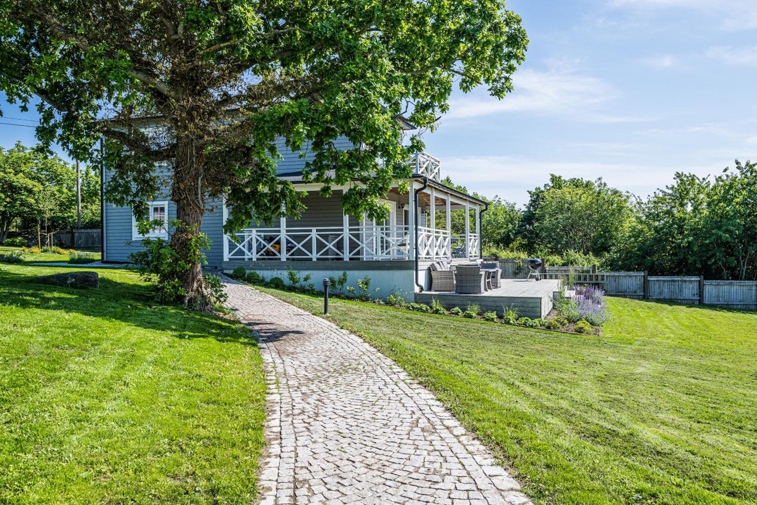 Exclusive tranquil villa by the sea, boat available