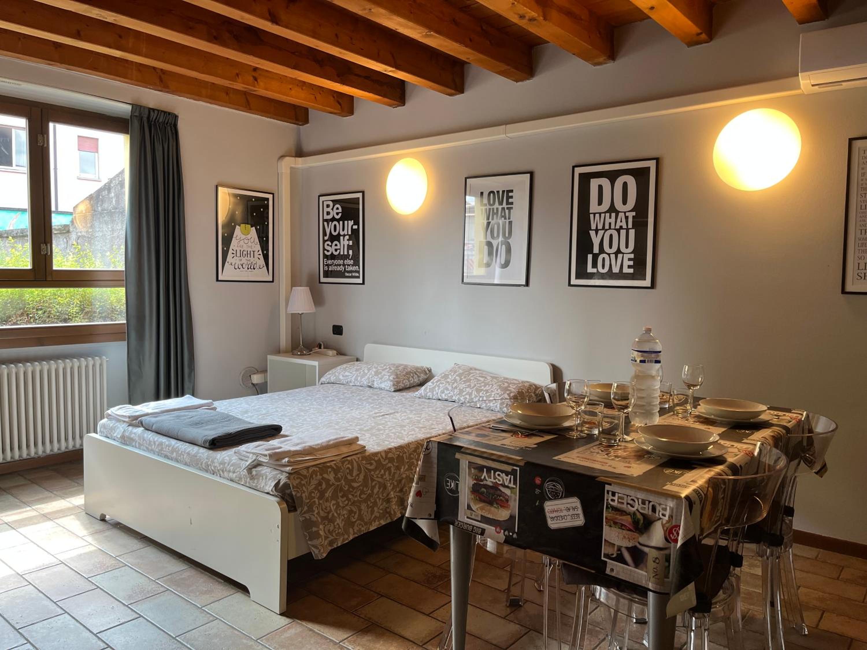 Cozy flat + parking close to City center/Airport view 2