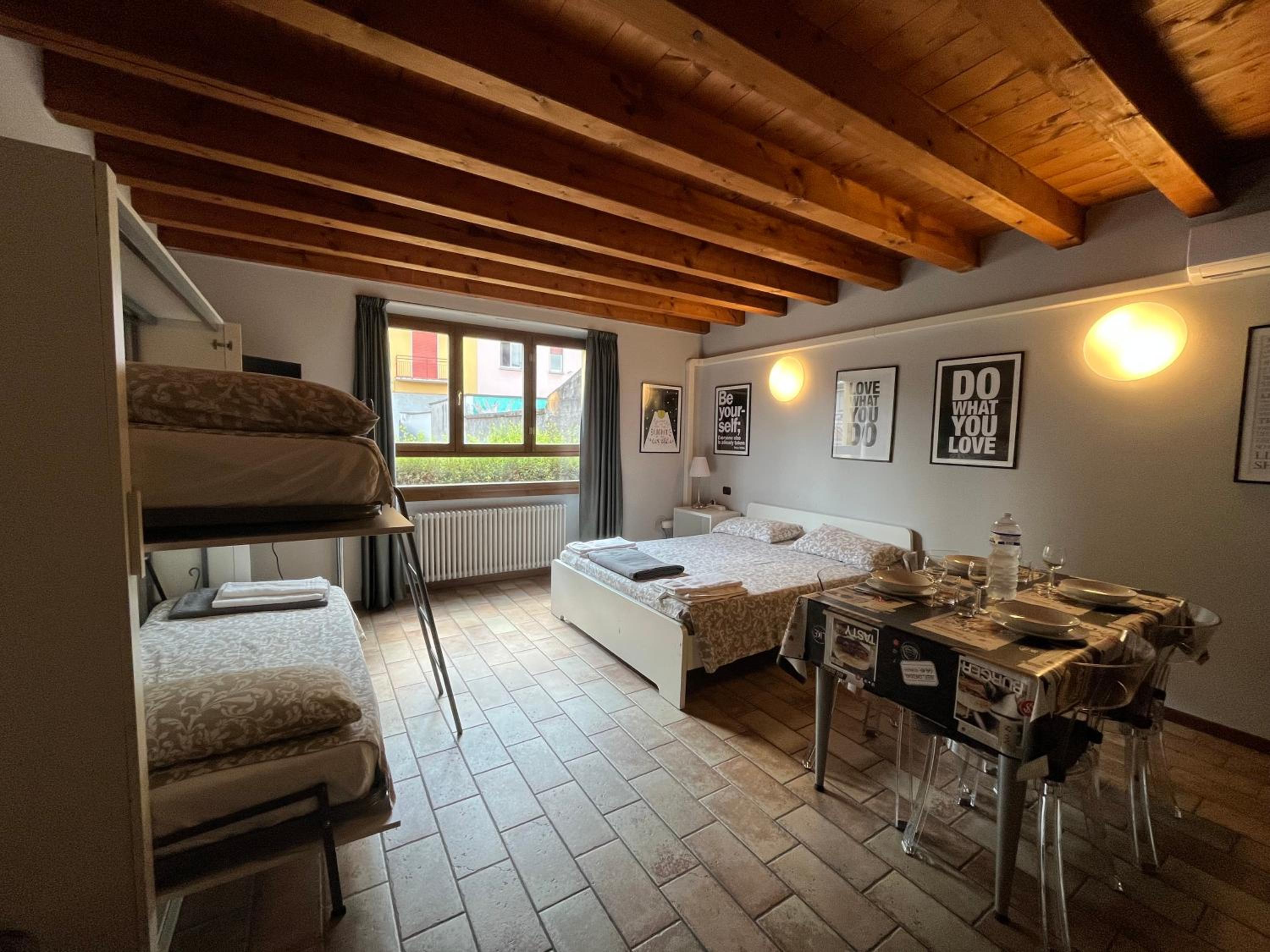 Cozy flat + parking close to City center/Airport view 4