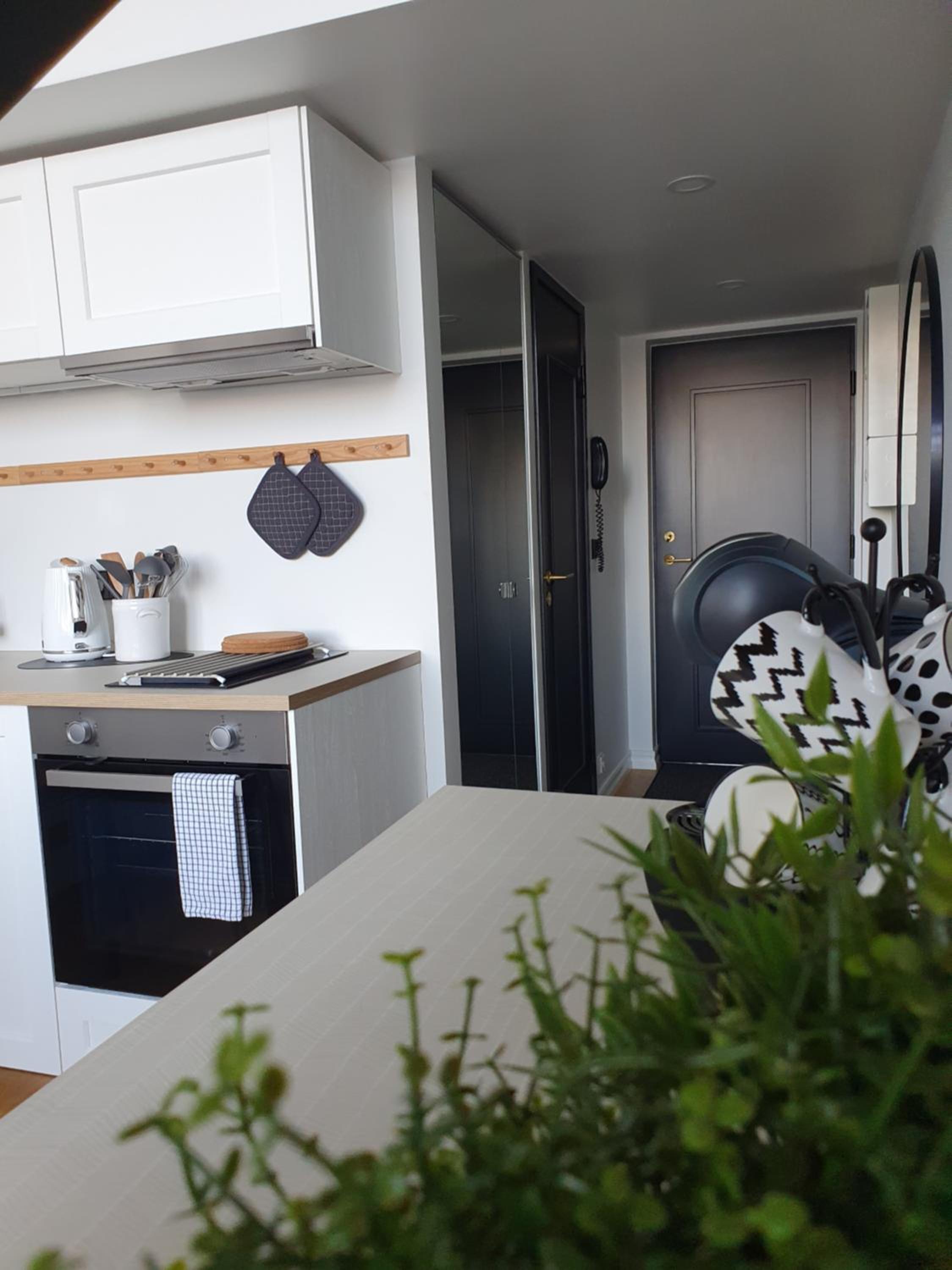 Loft Style Studio Apartment- Free Parking- Free Gym- Keyless Access view 5