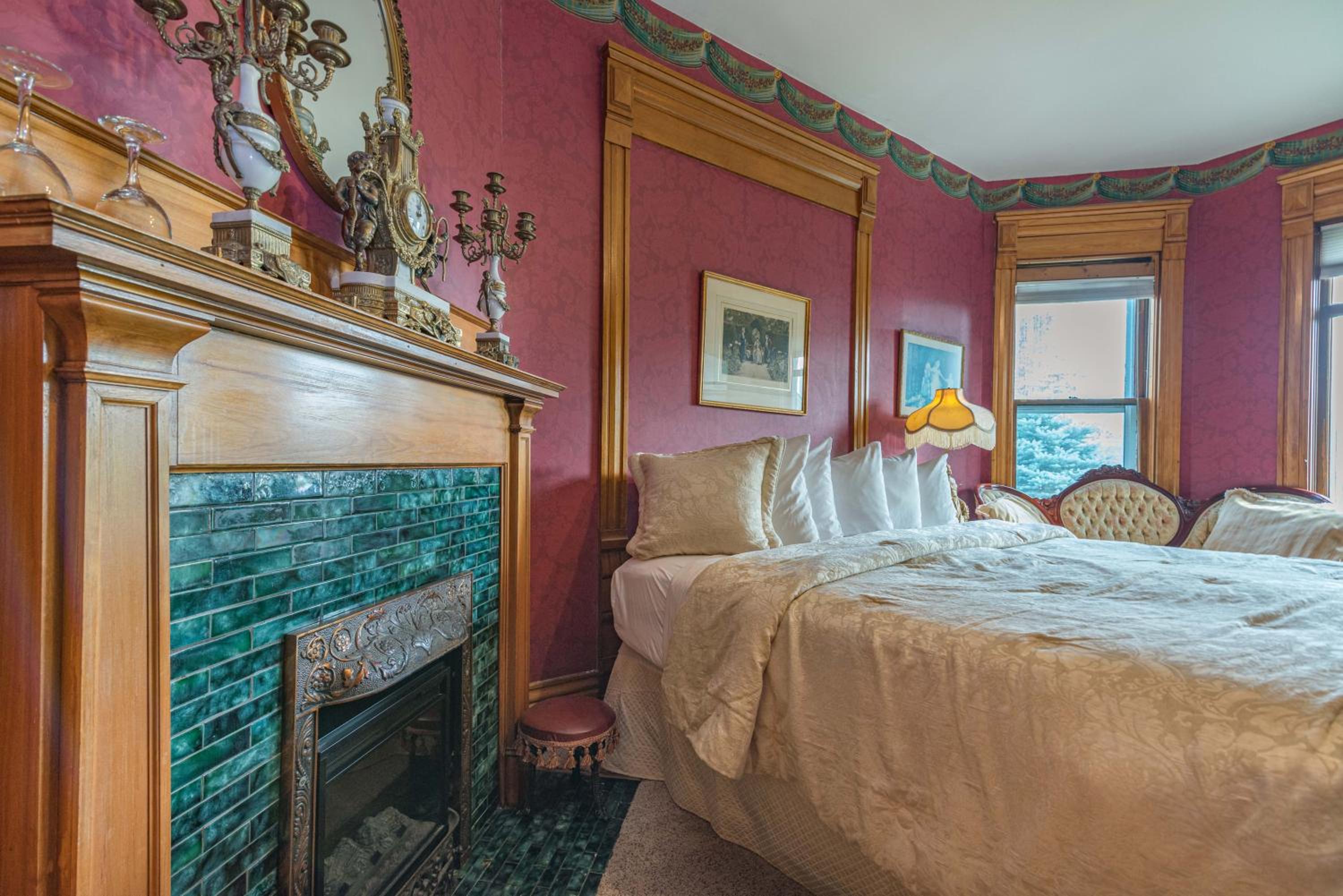 White Rose Inns & Motel
