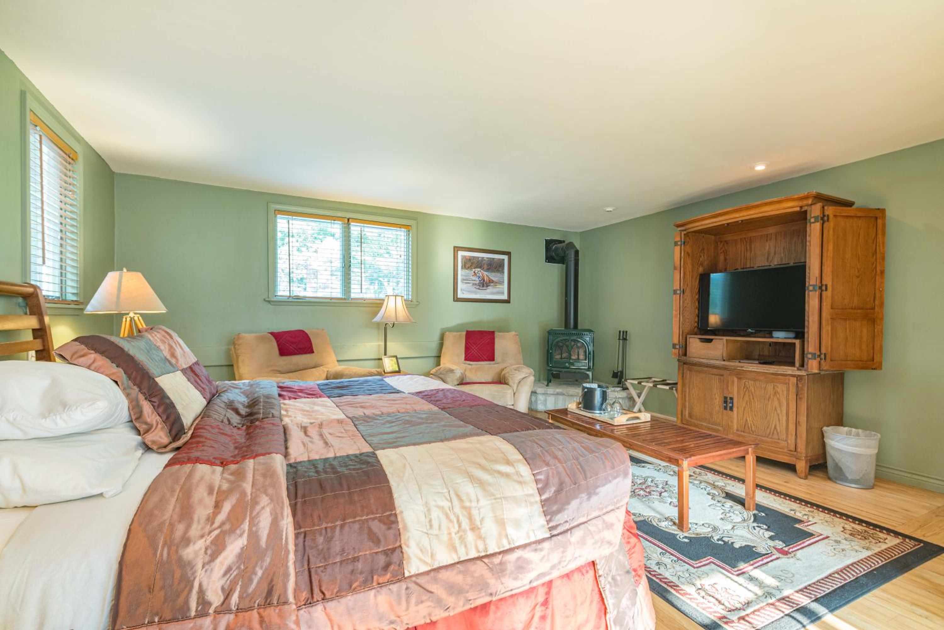 White Rose Inns & Motel