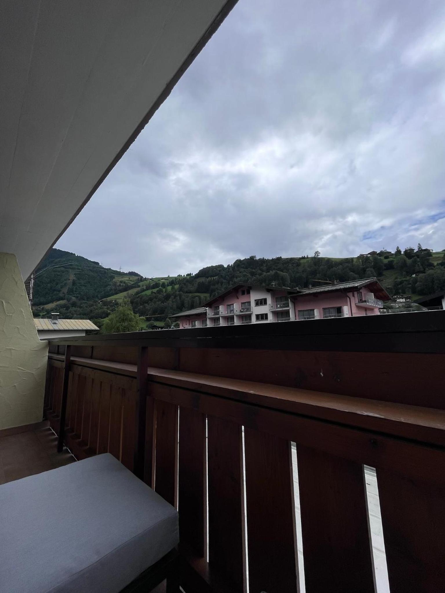 Kaprun Mountain Studio near Ski Bus - Walk Everywhere - Central Location