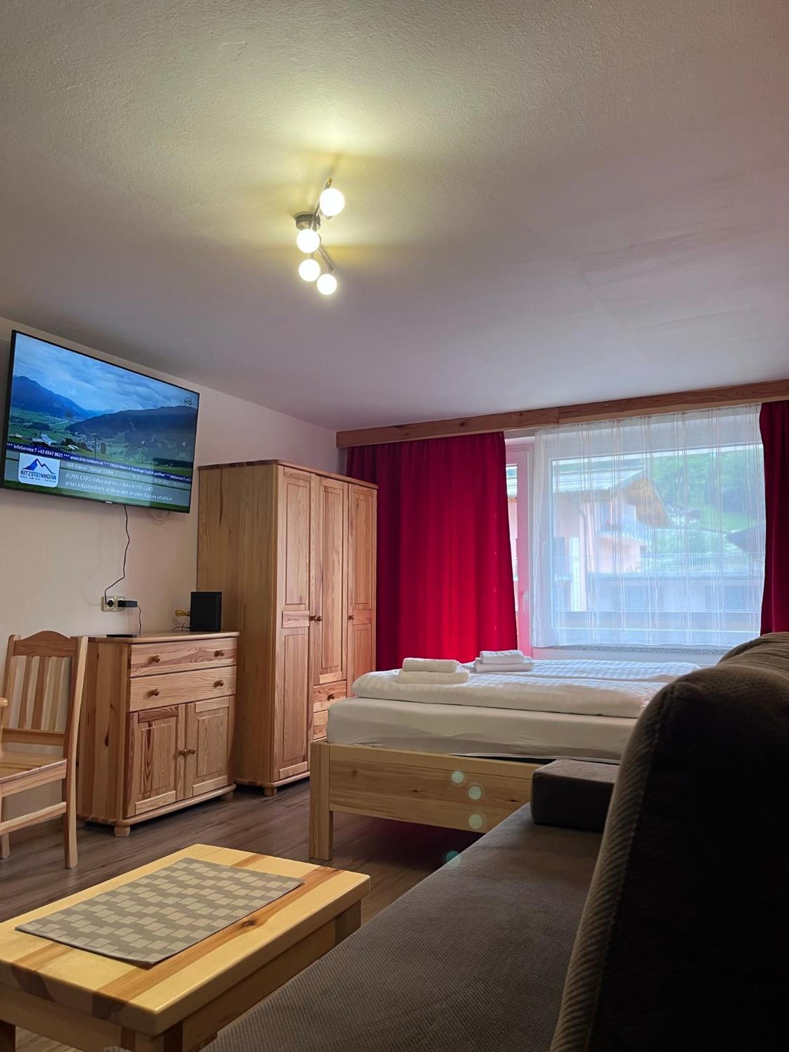 Kaprun Mountain Studio near Ski Bus - Walk Everywhere - Central Location